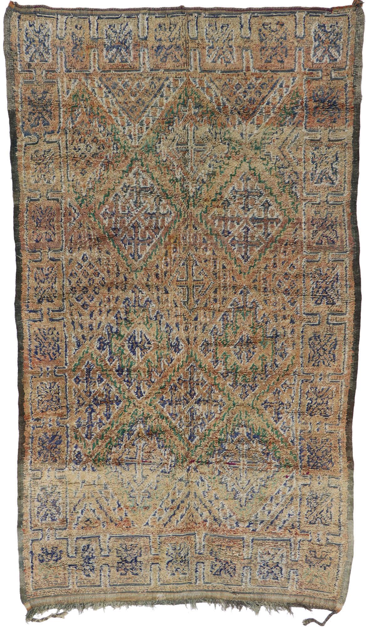 Marokkanischer Vintage-Teppich Beni MGuild, Nomadencharme trifft auf rustikale Eleganz im Angebot 2