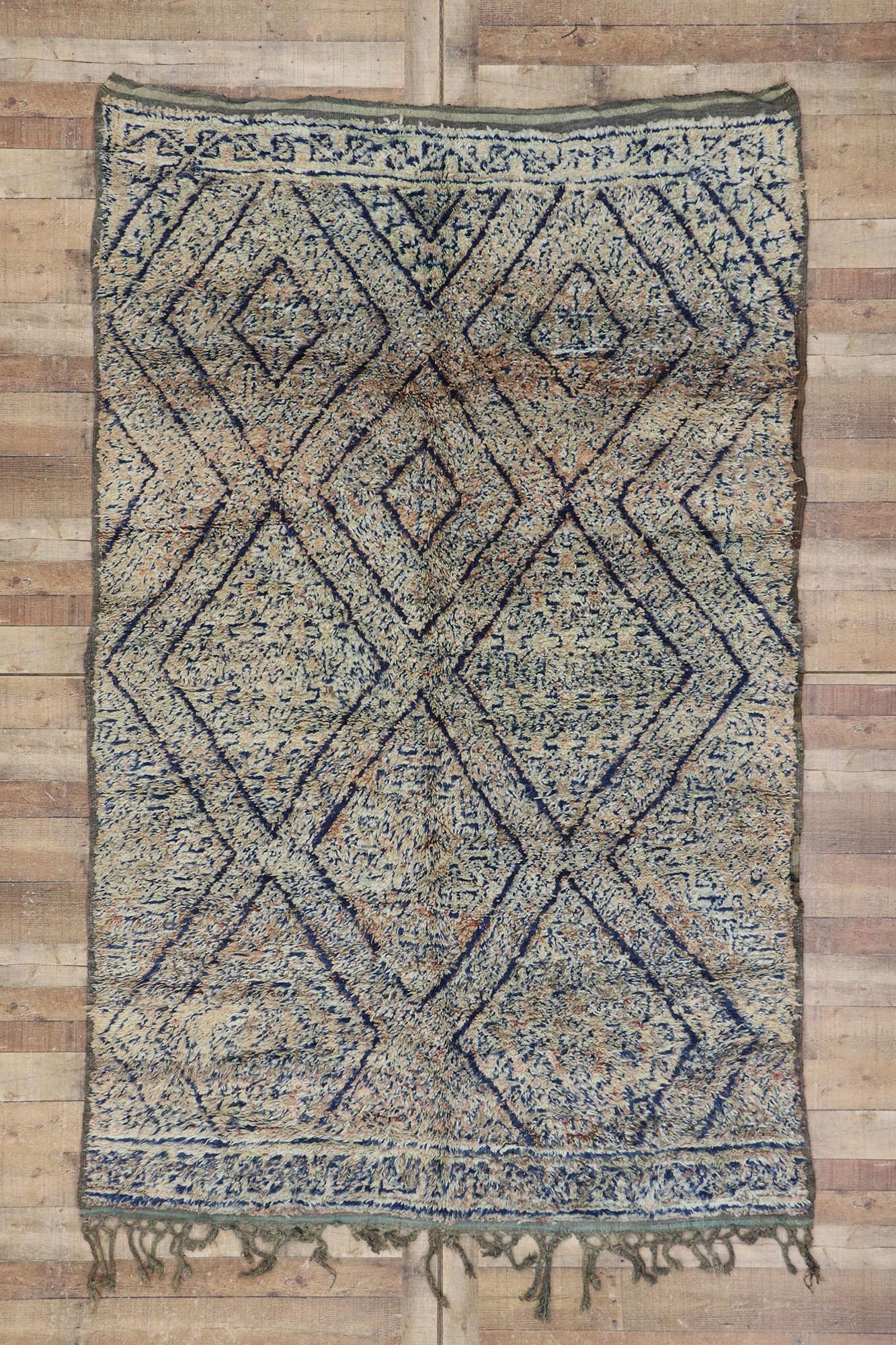 Marokkanischer Vintage-Teppich Beni MGuild, rustikaler Charme trifft auf sonnengebräunte Eleganz im Angebot 3