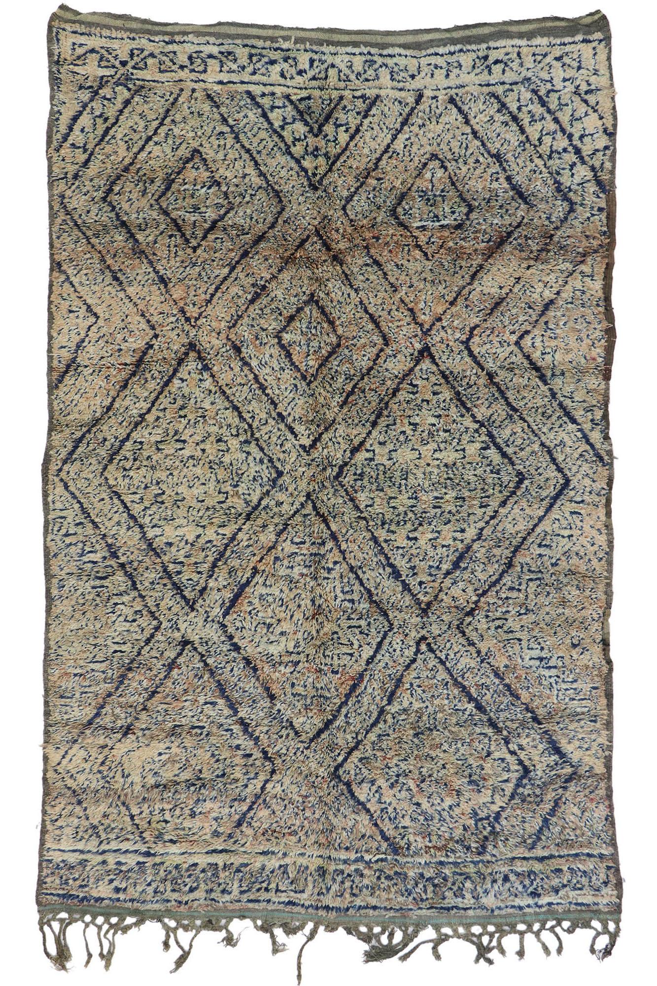 Marokkanischer Vintage-Teppich Beni MGuild, rustikaler Charme trifft auf sonnengebräunte Eleganz im Angebot 4
