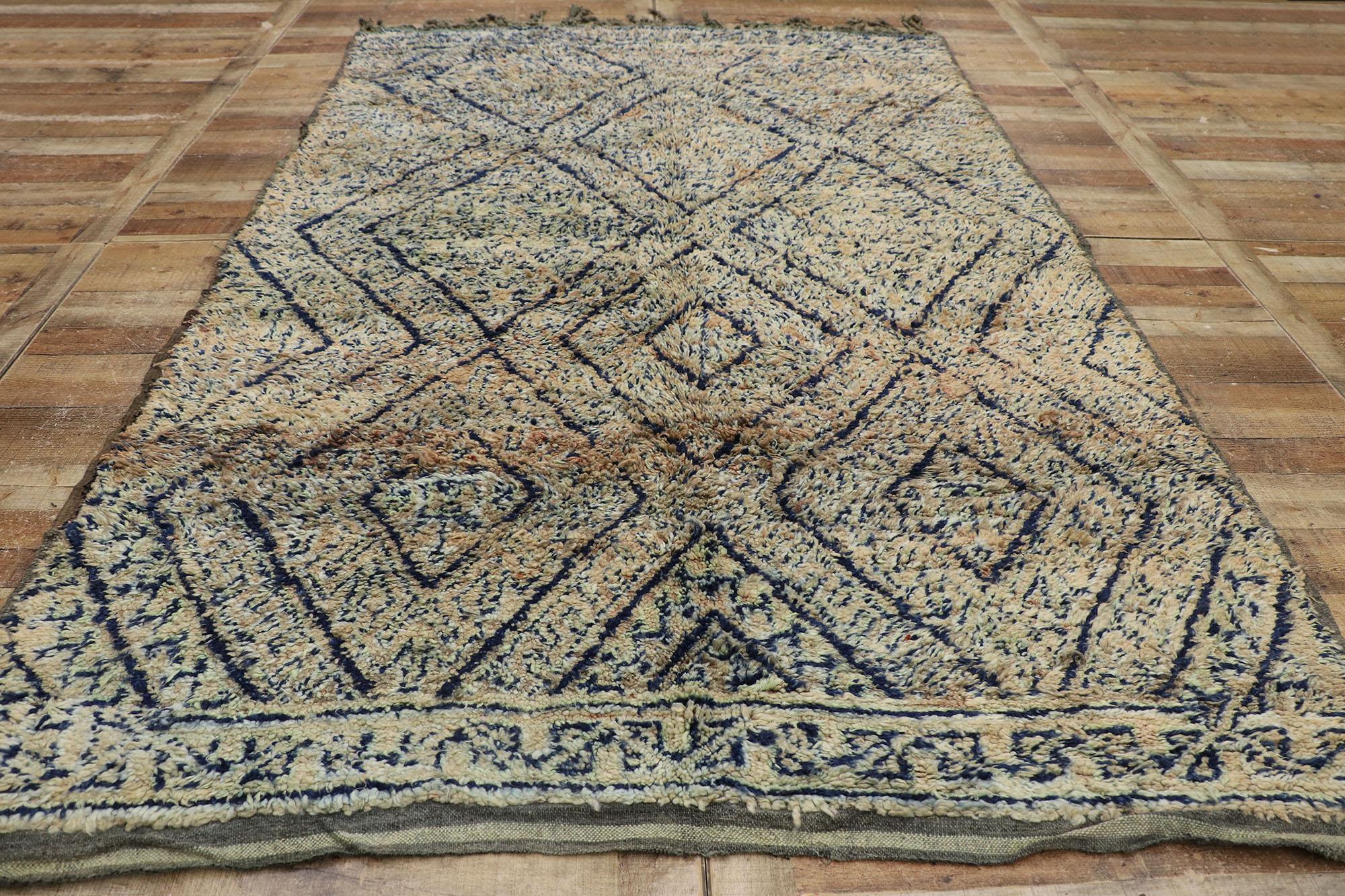 Marokkanischer Vintage-Teppich Beni MGuild, rustikaler Charme trifft auf sonnengebräunte Eleganz im Angebot 2