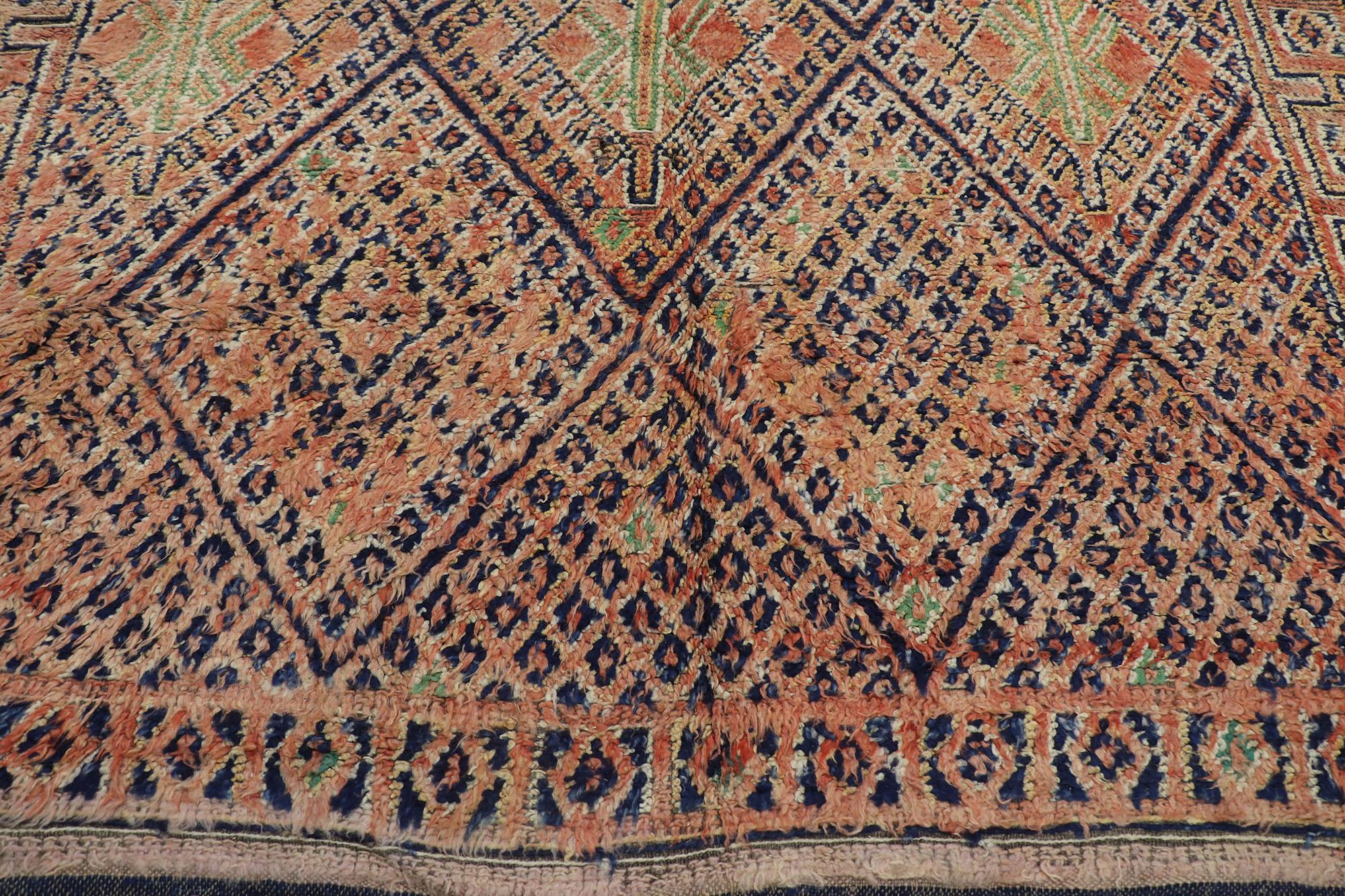 Marokkanischer Beni MGuild Vintage-Teppich, Ultra Cozy Meets Modern Luxe, Vintage (Handgeknüpft) im Angebot