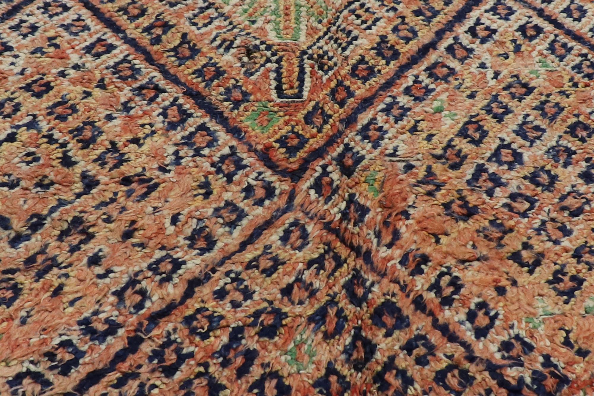 Marokkanischer Beni MGuild Vintage-Teppich, Ultra Cozy Meets Modern Luxe, Vintage im Zustand „Gut“ im Angebot in Dallas, TX