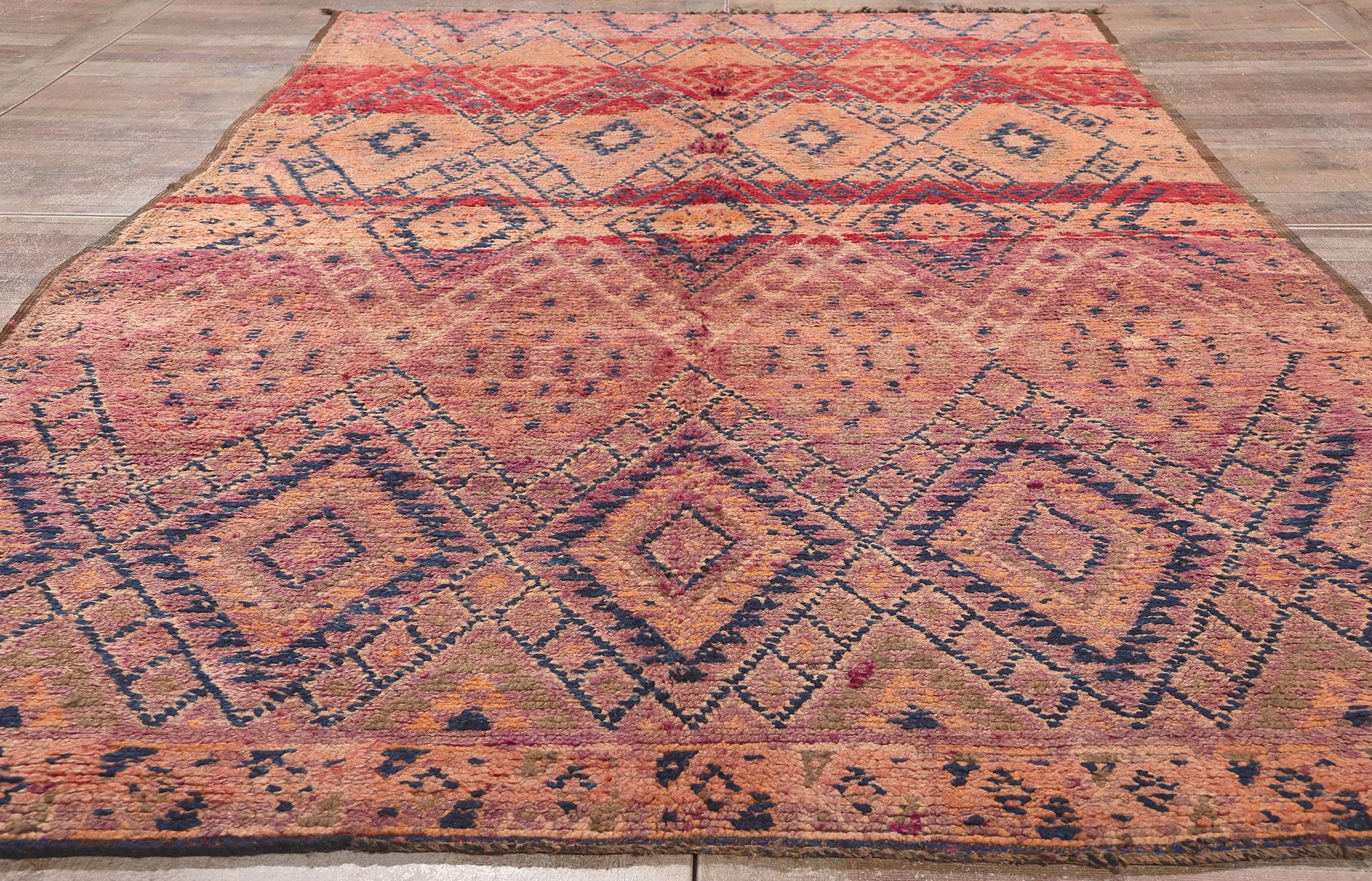 Marokkanischer Beni MGuild Vintage-Teppich, Wabi-Sabi Meets Modern Luxe im Angebot 1