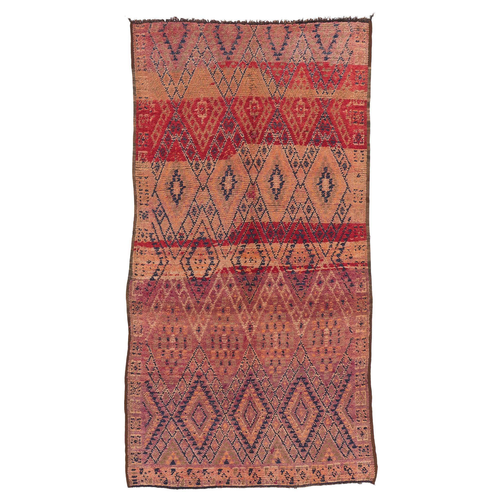 Marokkanischer Beni MGuild Vintage-Teppich, Wabi-Sabi Meets Modern Luxe im Angebot