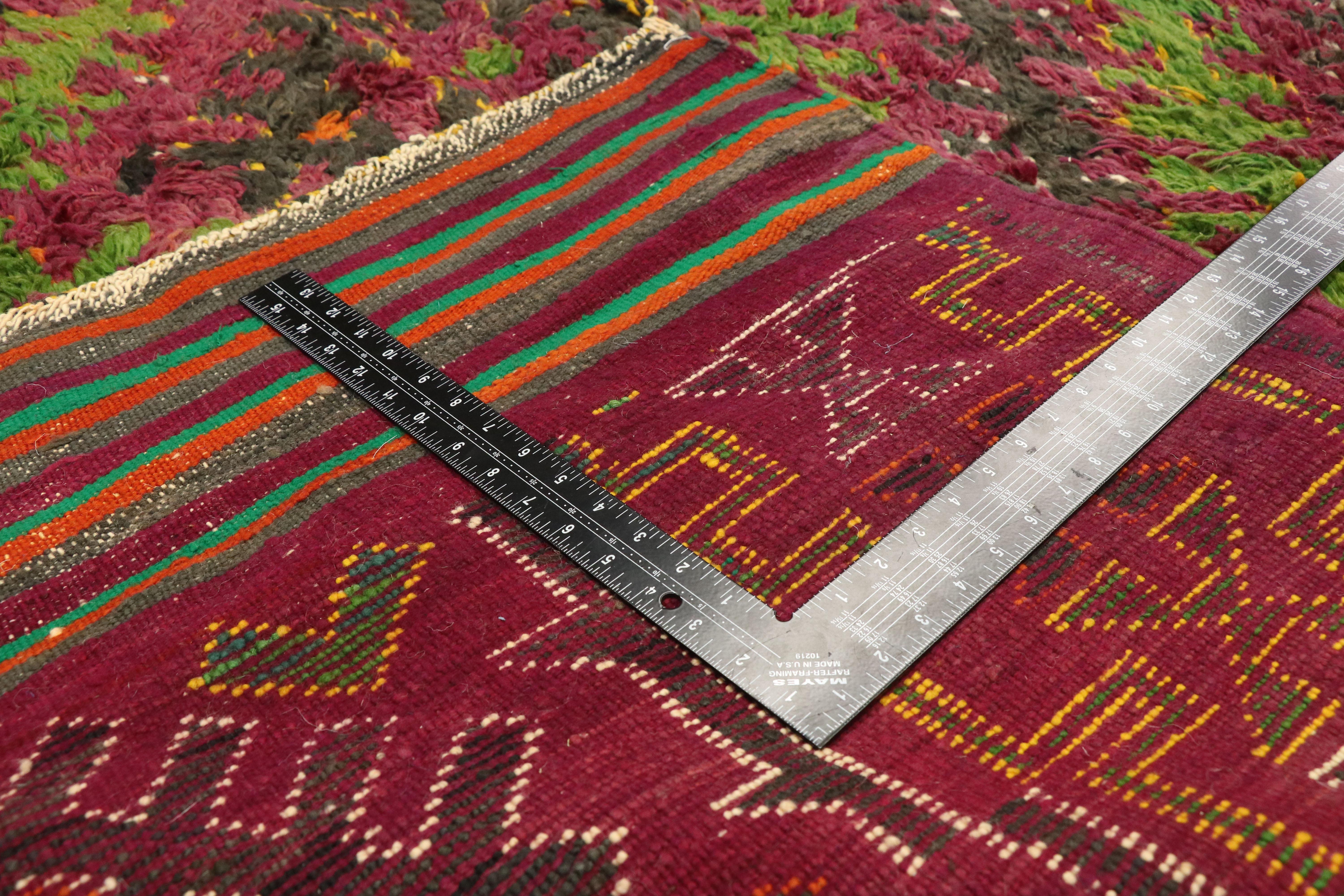 Marokkanischer Beni M'Guild Vintage-Teppich mit Retro-Postmodern-Stil im Zustand „Gut“ im Angebot in Dallas, TX