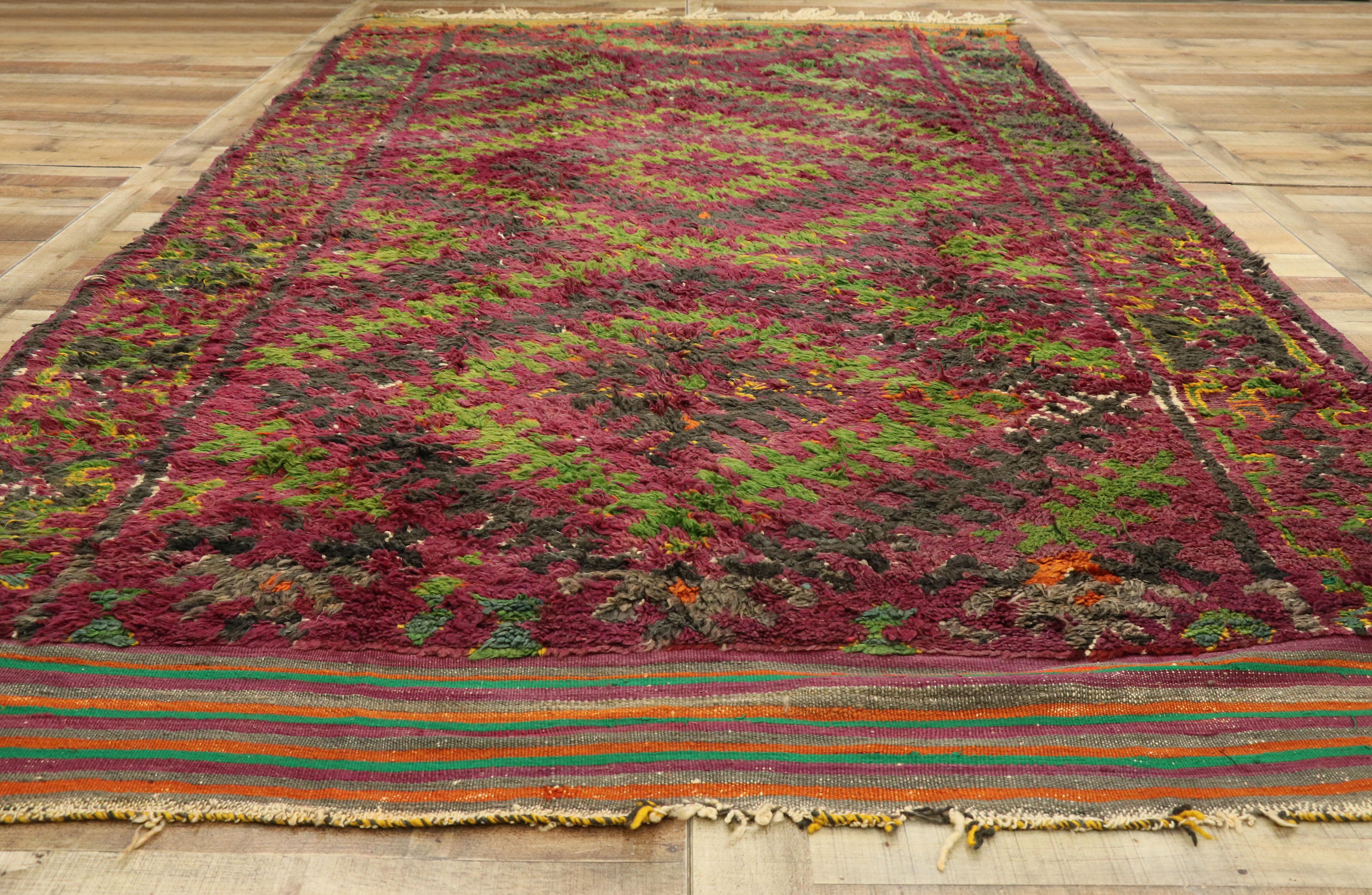Marokkanischer Beni M'Guild Vintage-Teppich mit Retro-Postmodern-Stil (Wolle) im Angebot