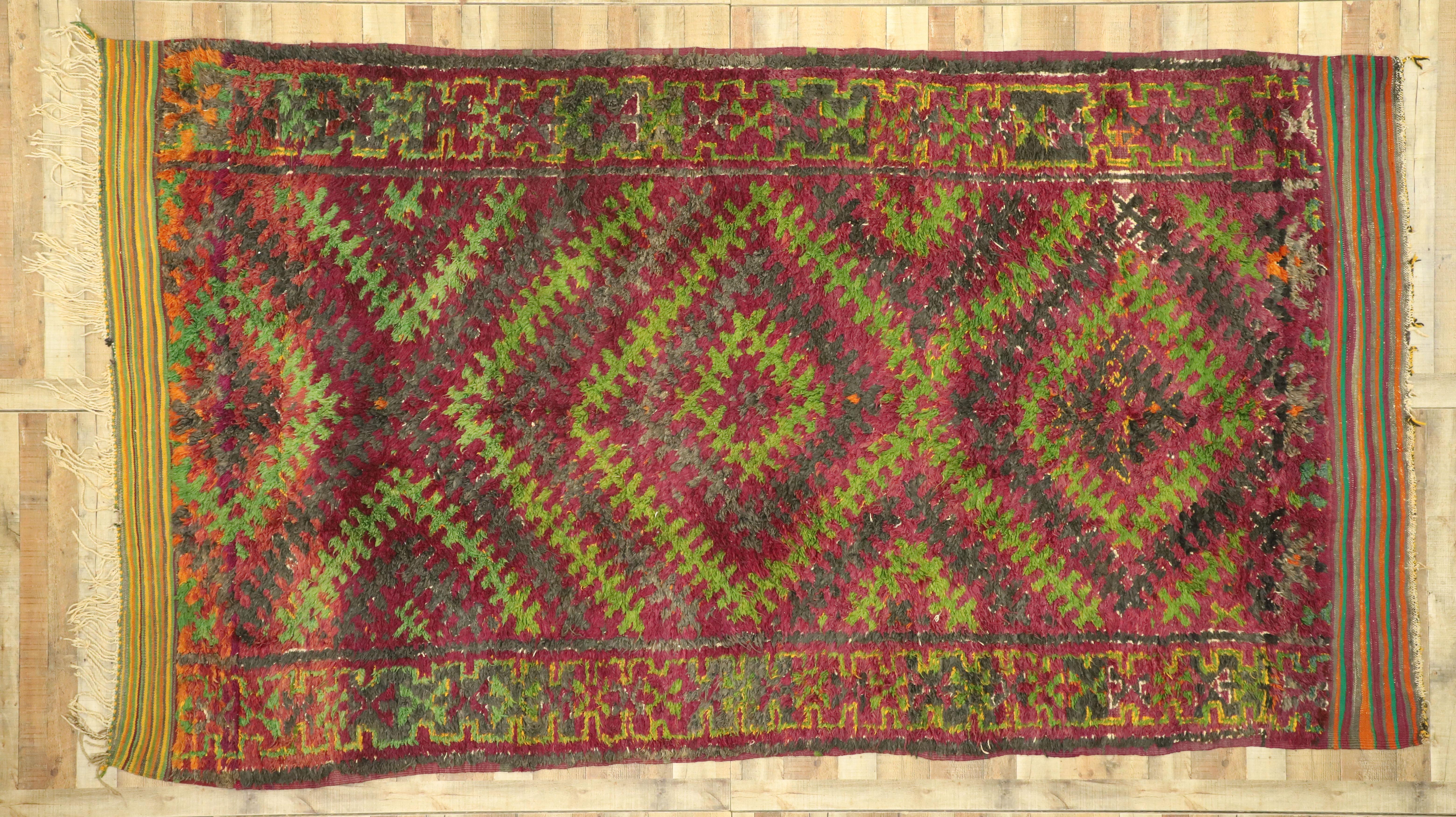 Marokkanischer Beni M'Guild Vintage-Teppich mit Retro-Postmodern-Stil im Angebot 1