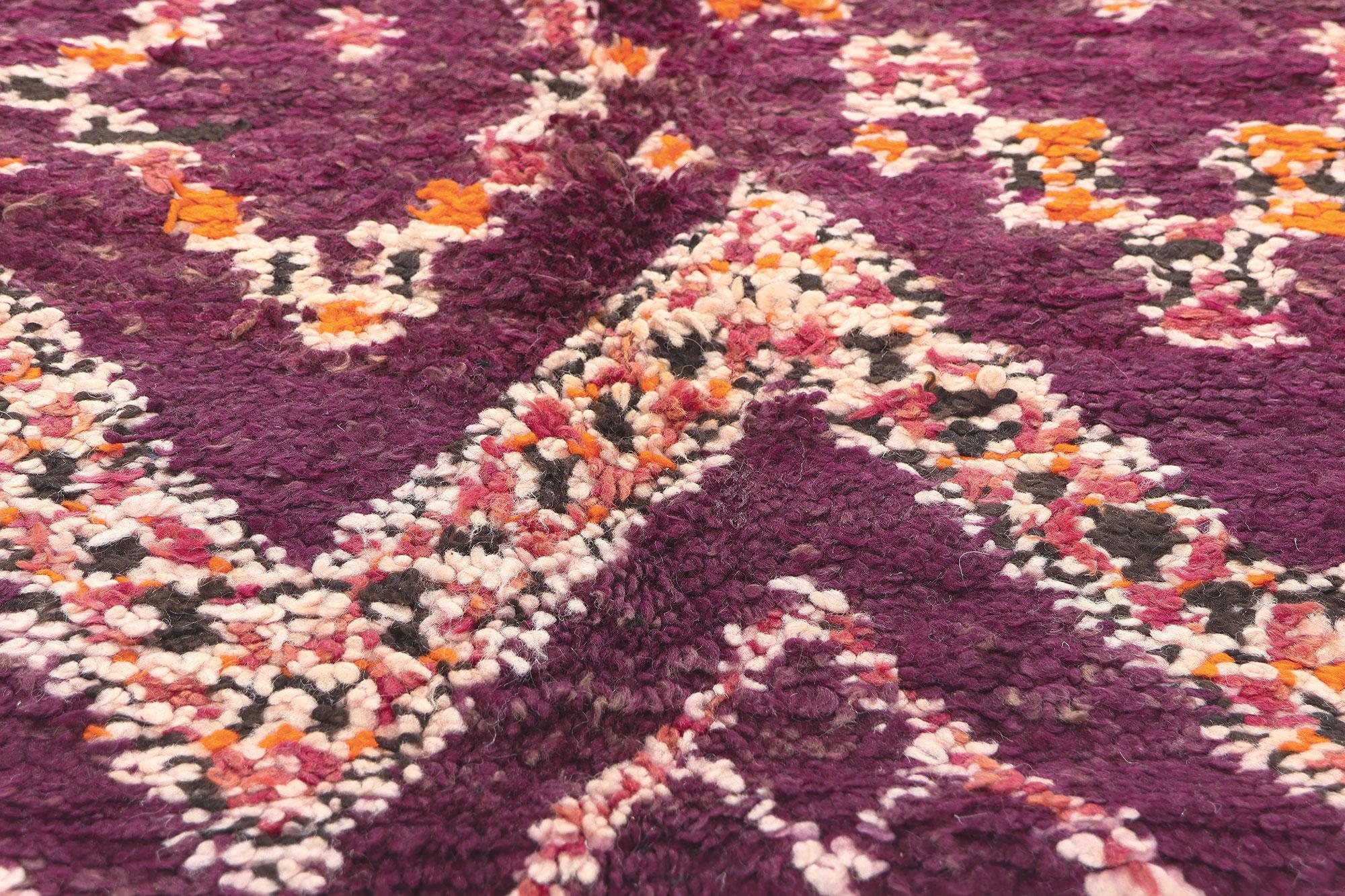 Annodato a mano Tappeto marocchino vintage Beni MGuild, l'incanto tribale incontra la rapsodia boema in vendita