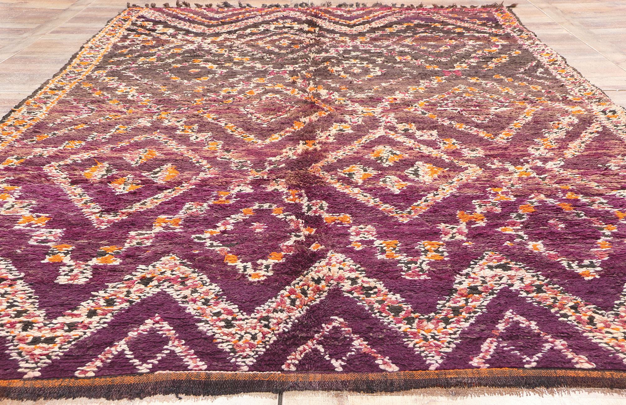 Lana Tappeto marocchino vintage Beni MGuild, l'incanto tribale incontra la rapsodia boema in vendita