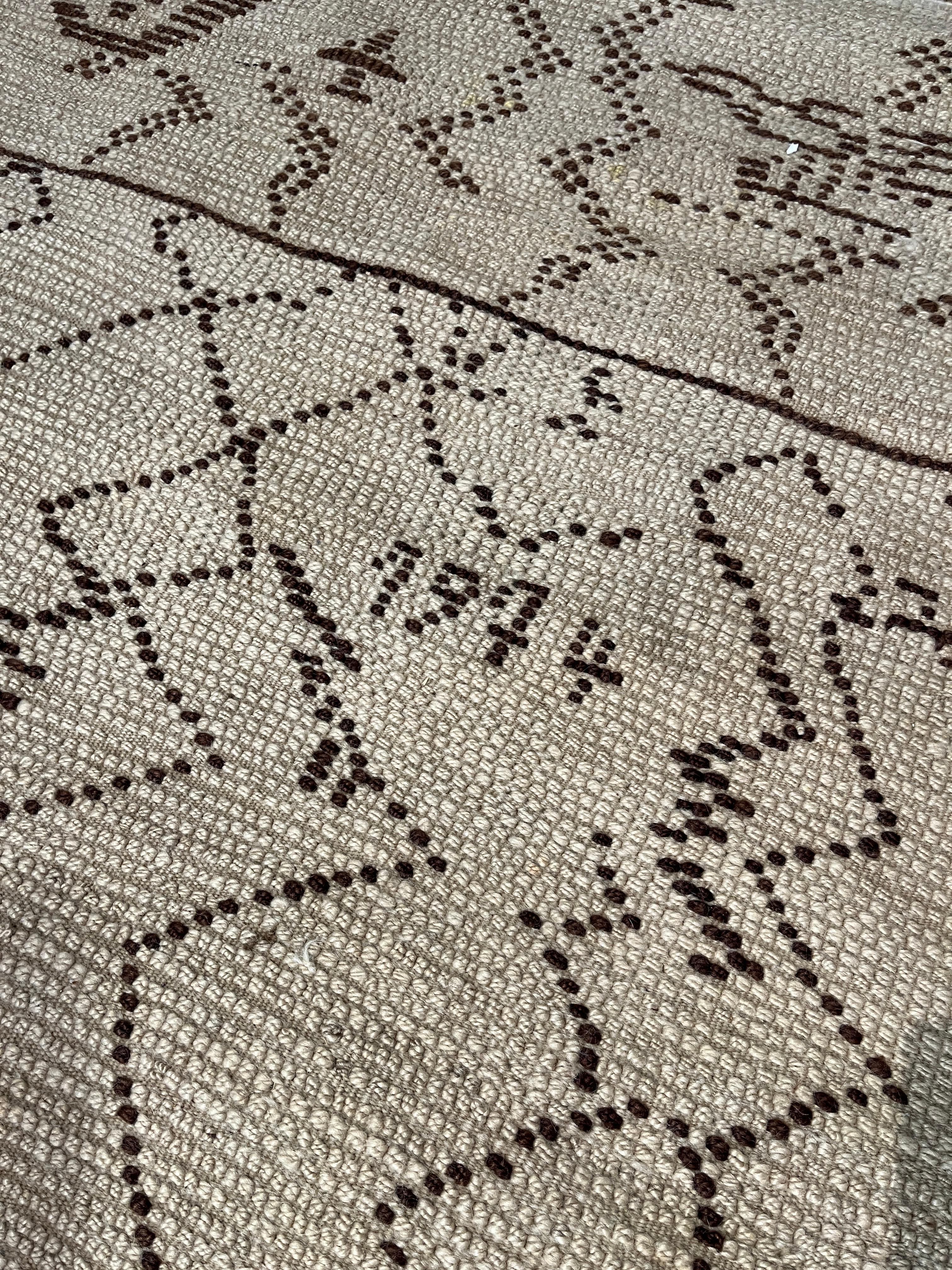 Authentic Vintage White Beni Ouarain Moroccan Berber Tribal War Rug Silky Wool For Sale 5