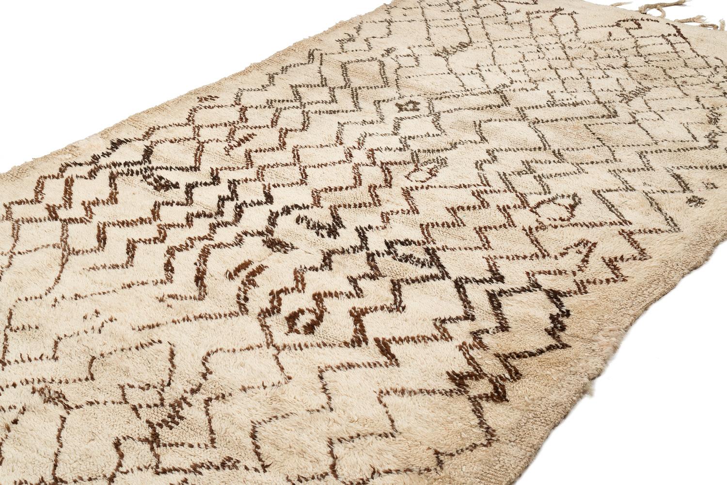 Hand-Woven Authentic Vintage White Beni Ouarain Moroccan Berber Tribal War Rug Silky Wool For Sale