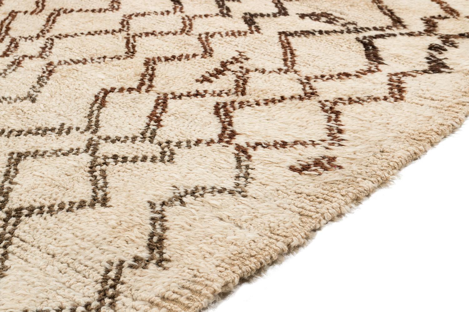 Authentic Vintage White Beni Ouarain Moroccan Berber Tribal War Rug Silky Wool For Sale 1