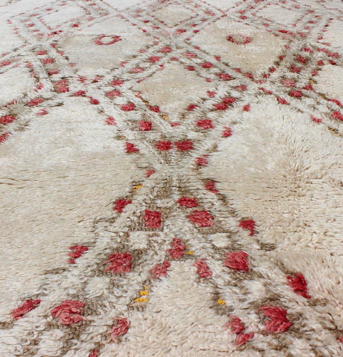 Vintage Beni Ouarain Moroccan Rug in White, Ivory, Taupe, Green and Rose Colors For Sale 5
