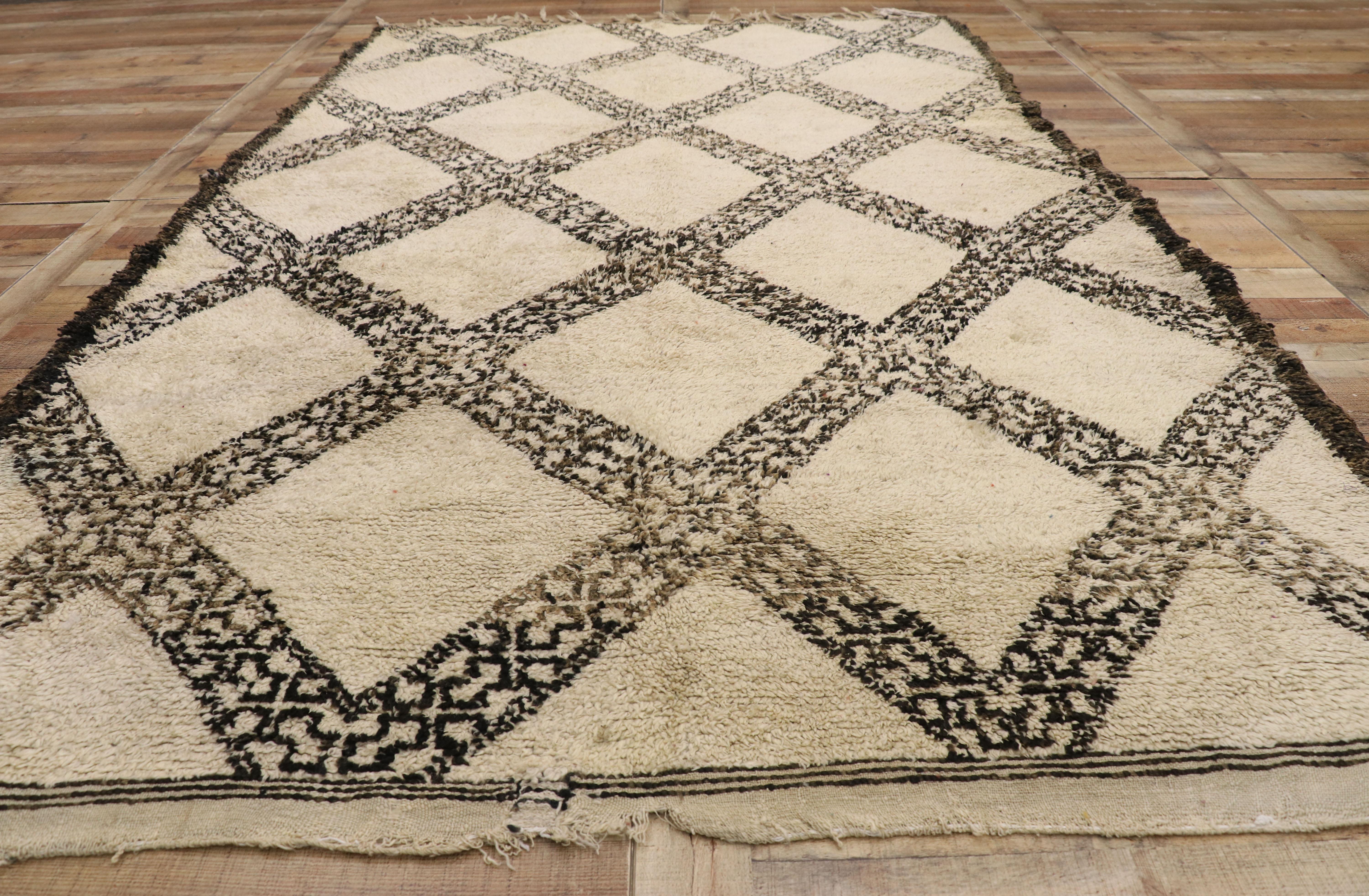 Alfombra marroquí vintage Beni Ouarain con estilo moderno de mediados de siglo y vibraciones Hygge siglo XX en venta