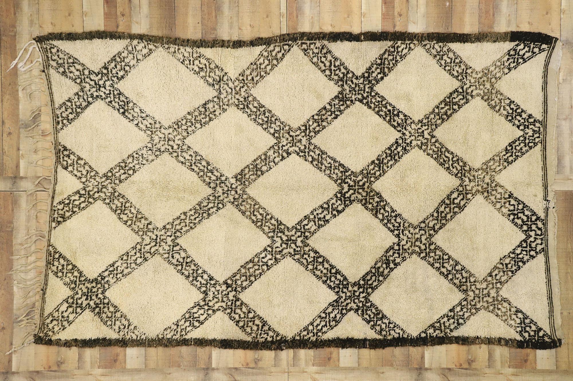 Vintage Beni Ouarain Moroccan Rug with Mid-Century Modern Style and Hygge Vibes For Sale 2