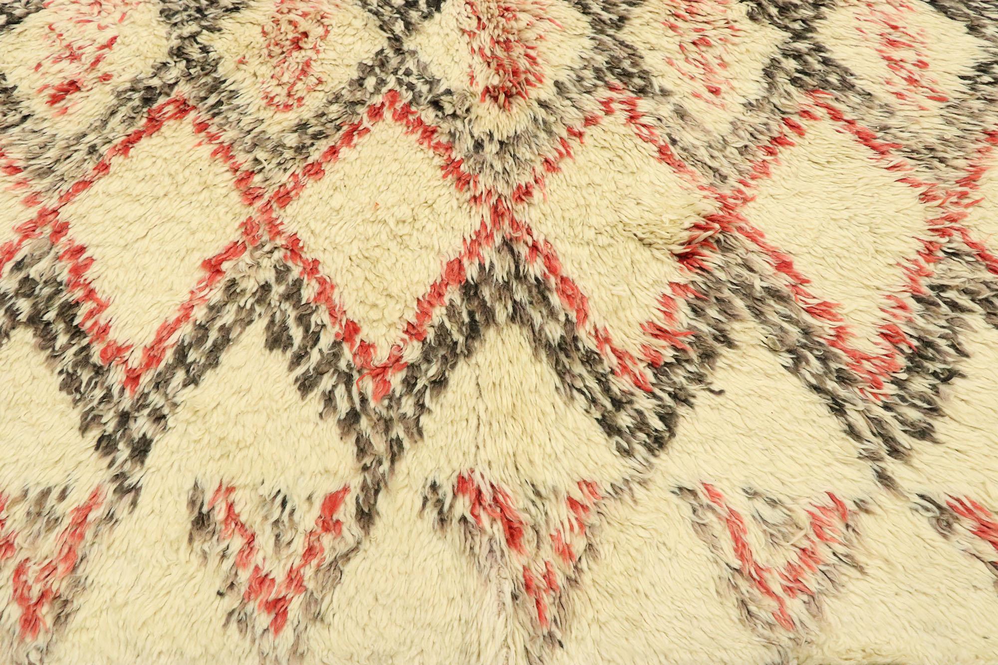 Vintage Beni Ouarain Moroccan Rug with Mid-Century Modern Style In Good Condition For Sale In Dallas, TX