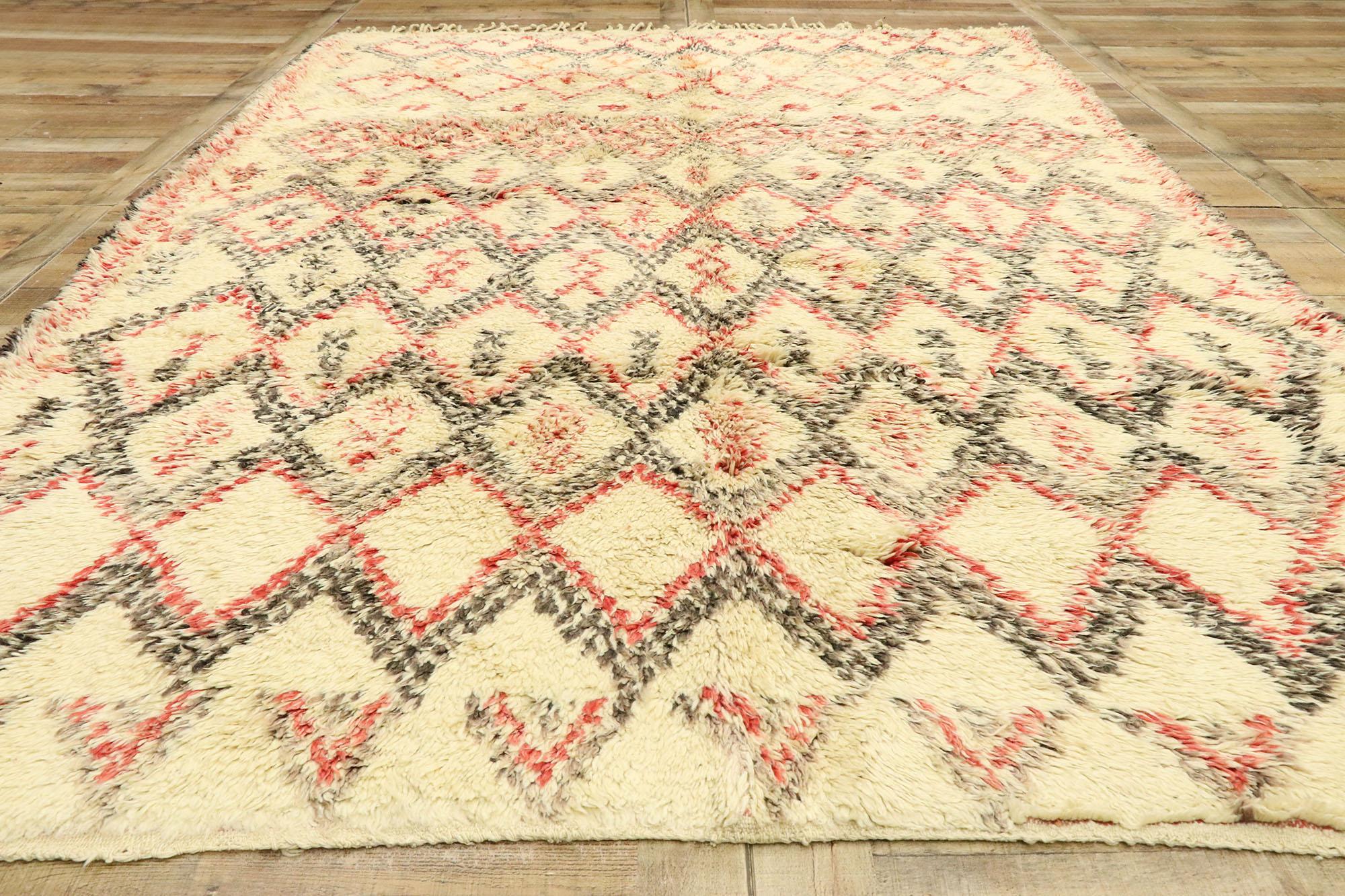 XX secolo Tappeto marocchino vintage Beni Ouarain con stile moderno di metà secolo in vendita
