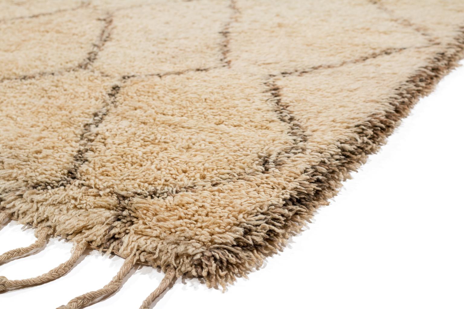 Vintage Beni Ouarain Moroccan Vintage Rug In Fair Condition In New York, NY