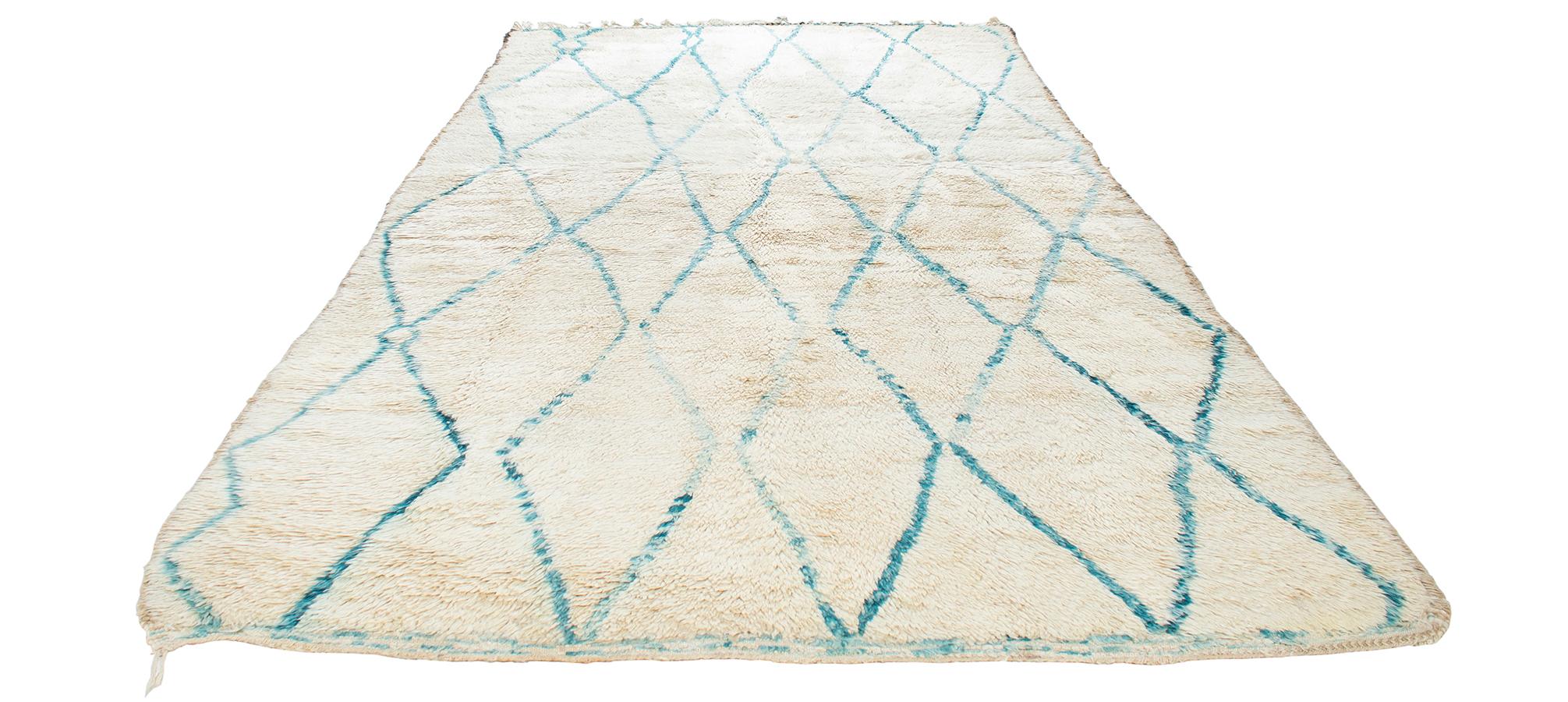 Vintage Beni Ourain Berber Tribal Moroccan Rug In Excellent Condition For Sale In New York, NY