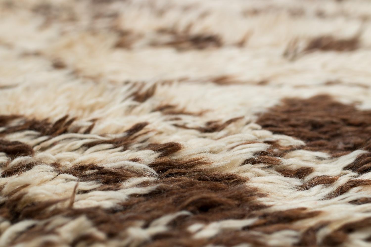 Authentic Rare Vintage Beni Ourain Moroccan Rug White and Brown Crosshatch For Sale 4