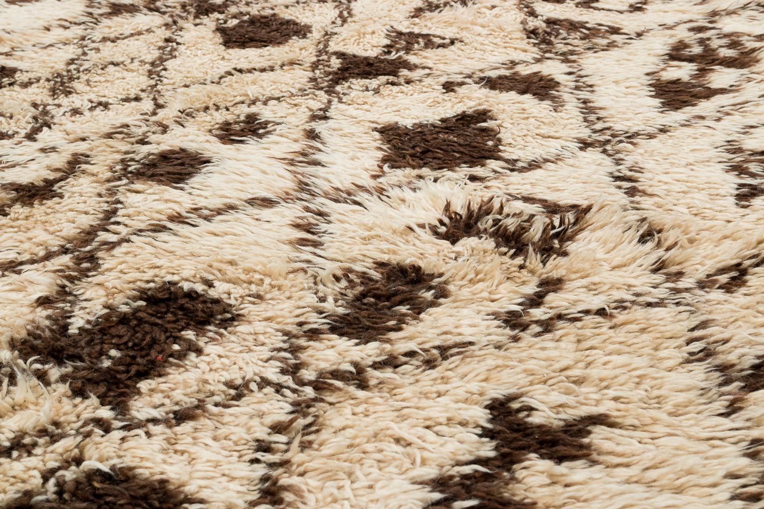 Authentic Rare Vintage Beni Ourain Moroccan Rug White and Brown Crosshatch For Sale 1