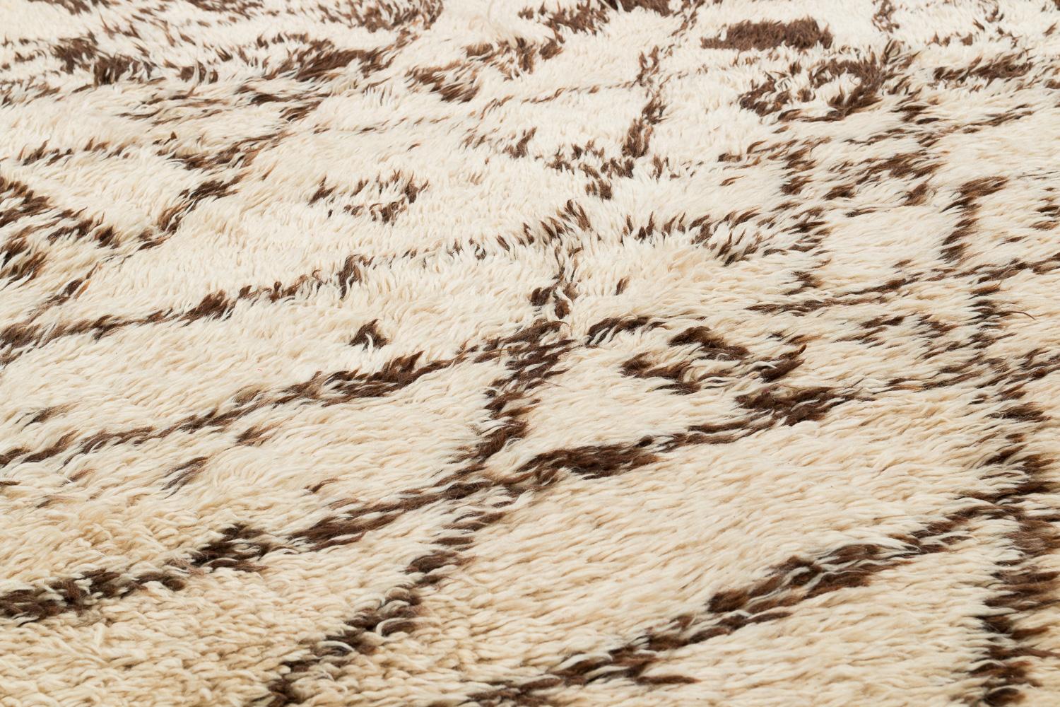 Authentic Rare Vintage Beni Ourain Moroccan Rug White and Brown Crosshatch For Sale 2