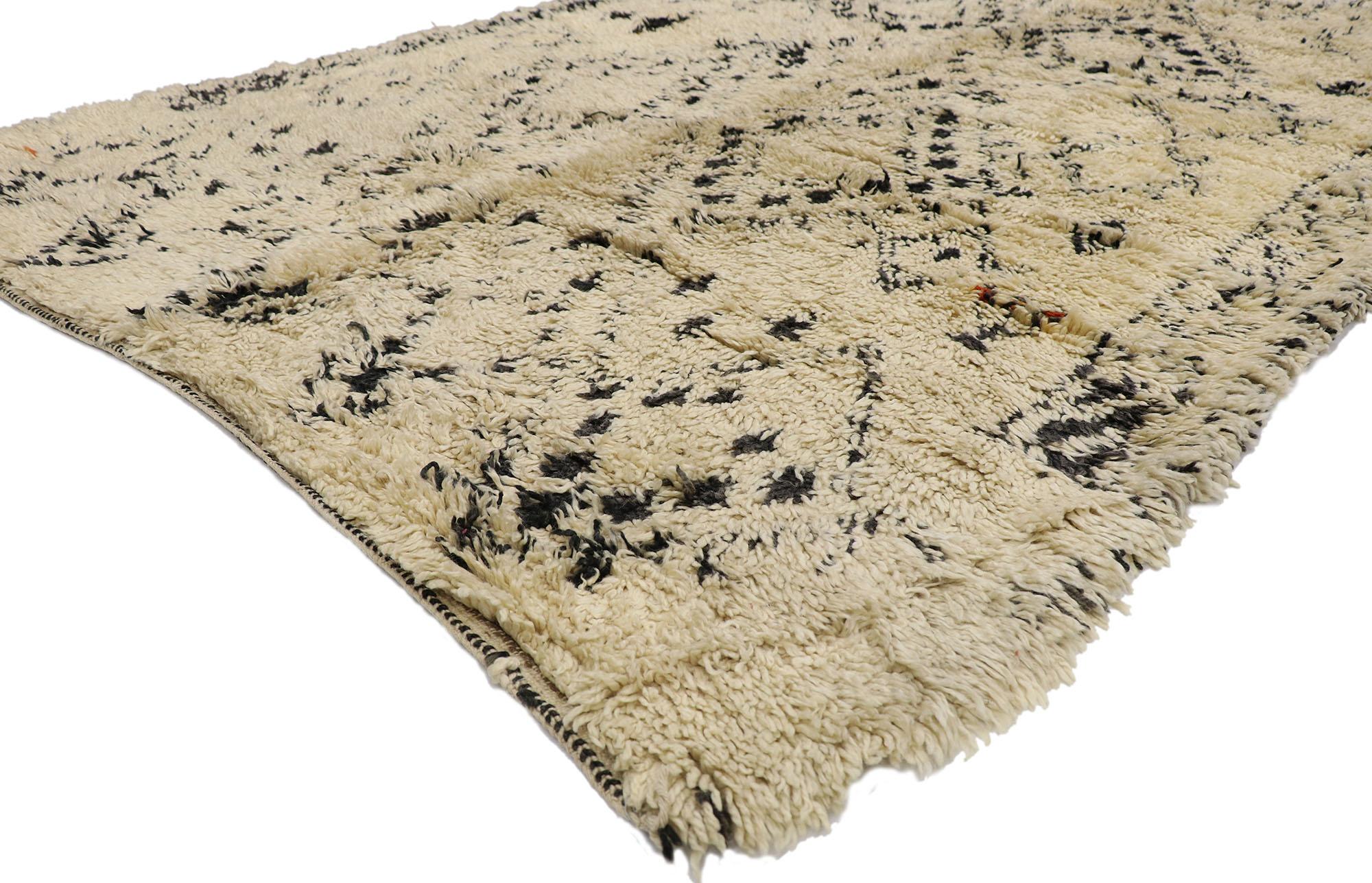 21493 Vintage Berber Beni Ourain Moroccan rug with Mid-Century Modern Style 06'02 x 09'07. With its simplicity, plush pile and Mid-Century Modern style, this hand knotted wool vintage Beni Ourain Moroccan rug provides a feeling of cozy contentment