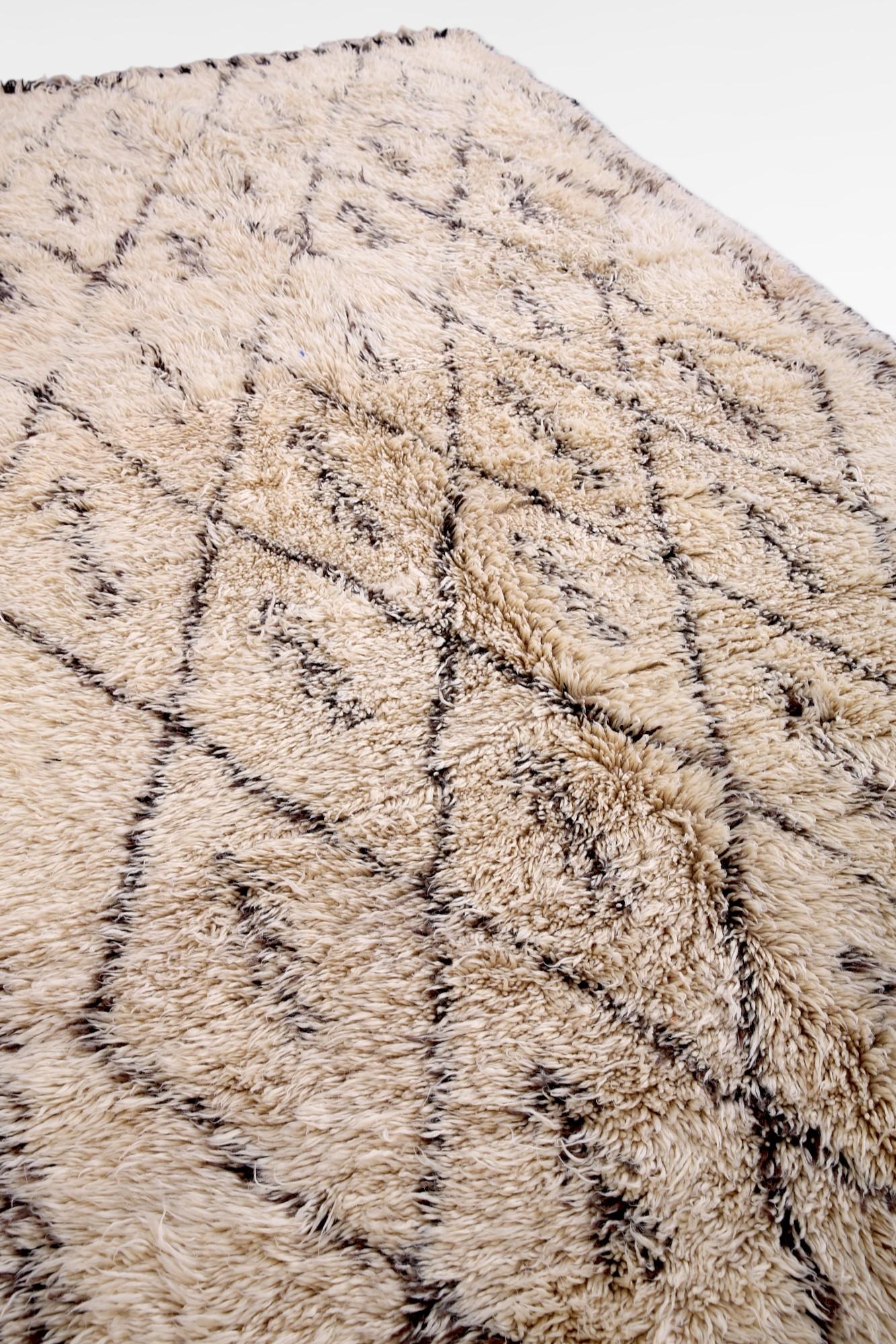 Hand-Knotted Vintage Beni Ourain Moroccan Rug, Modern Style For Sale