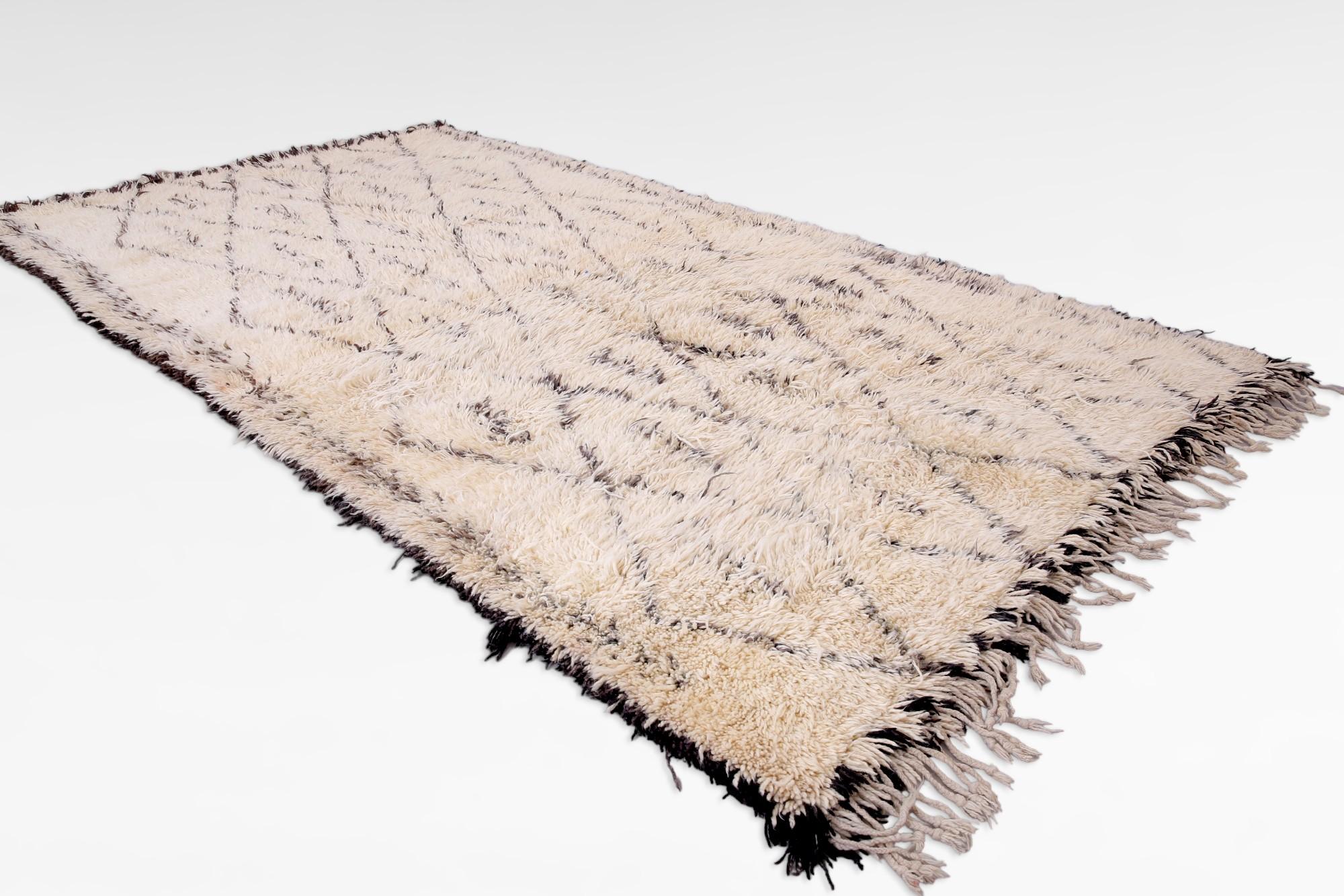Wool Vintage Beni Ourain Moroccan Rug, Modern Style For Sale