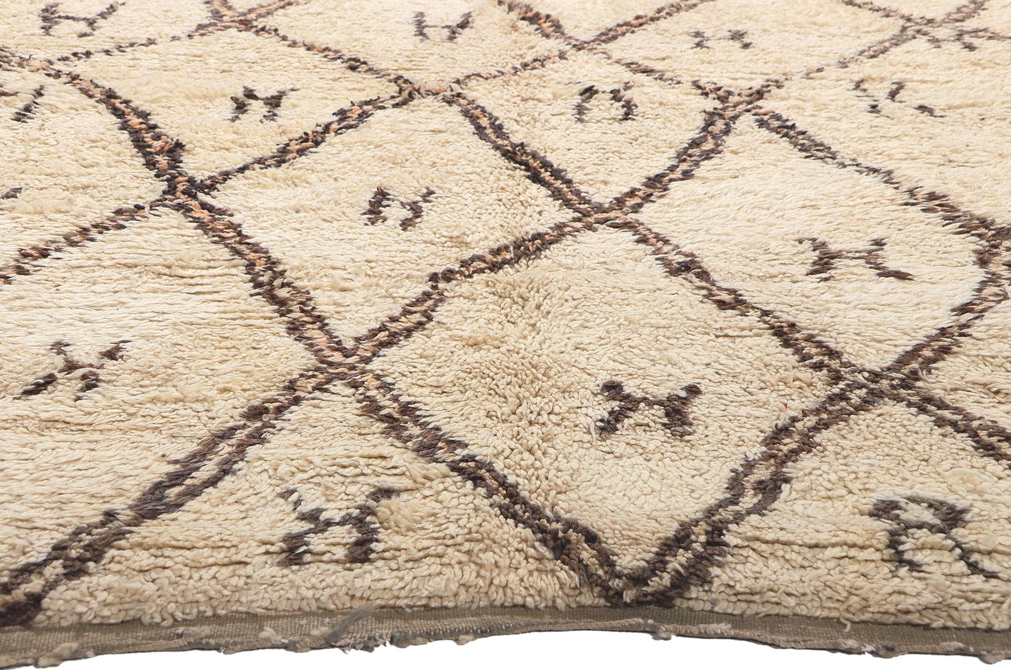 Marokkanischer Beni Ourain-Teppich im Mid-Century-Modern-Stil, Nomaden-Charm (Handgeknüpft) im Angebot