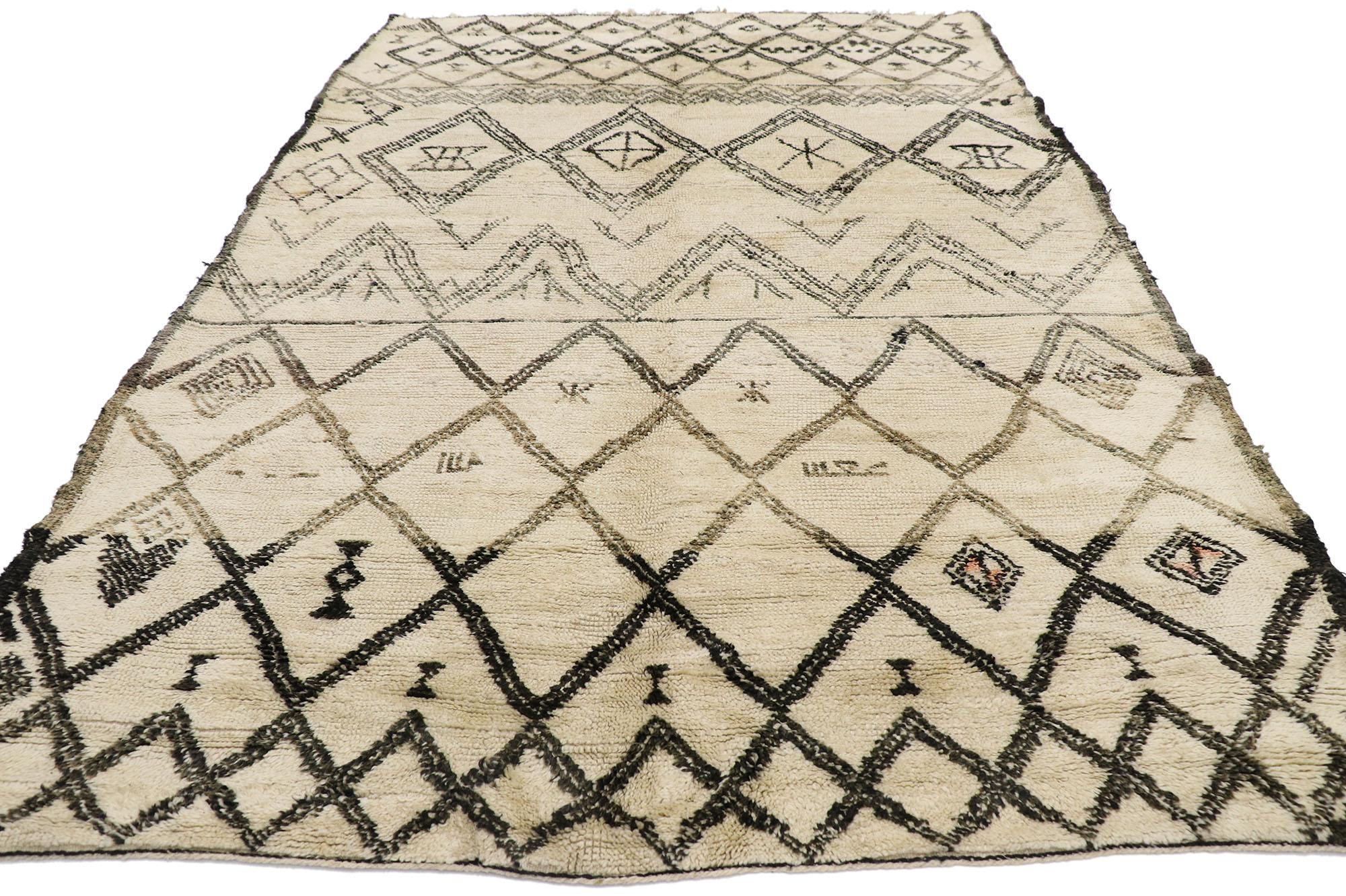 Mid-Century Modern Tapis marocain Beni Ourain vintage, breloque nomade rencontre style moderne du milieu du siècle dernier en vente