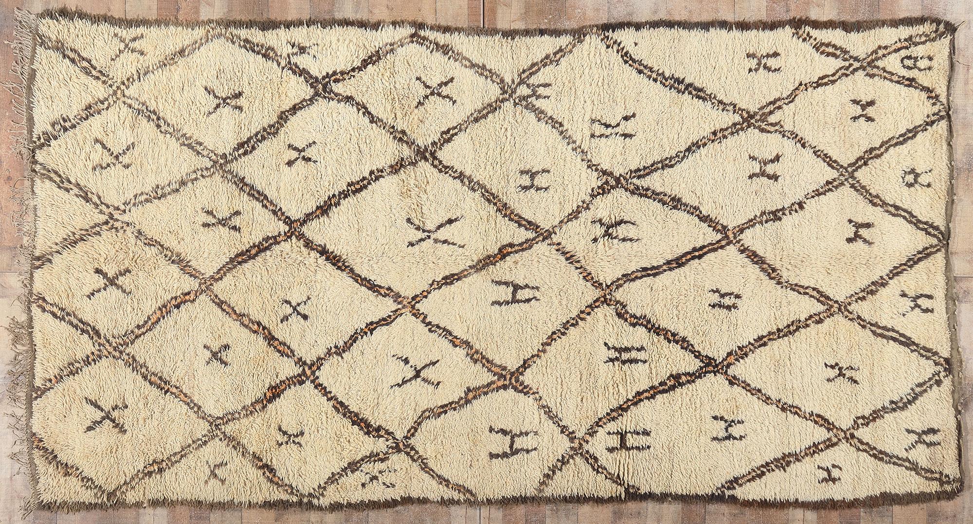 Marokkanischer Beni Ourain-Teppich im Mid-Century-Modern-Stil, Nomaden-Charm im Angebot 2