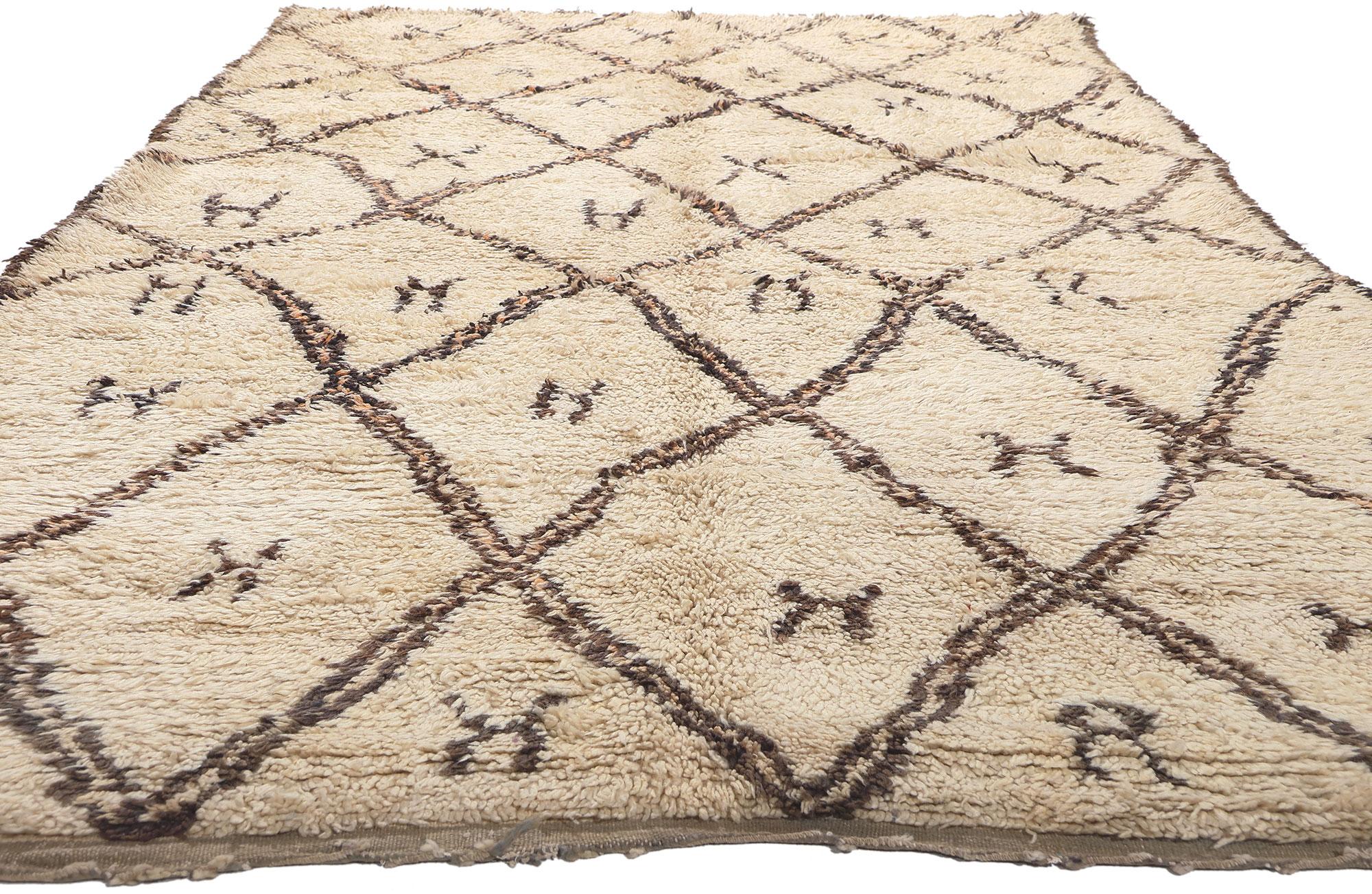 Marokkanischer Beni Ourain-Teppich im Mid-Century-Modern-Stil, Nomaden-Charm (Moderne der Mitte des Jahrhunderts) im Angebot