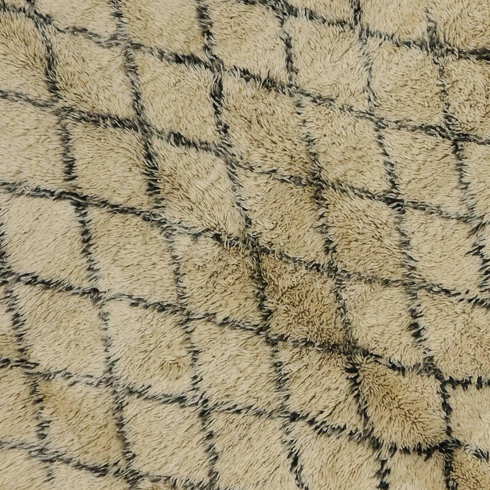 Marokkanischer Beni Ourain-Teppich im Vintage-Stil mit Mid-Century Modern-Stil im Angebot 4