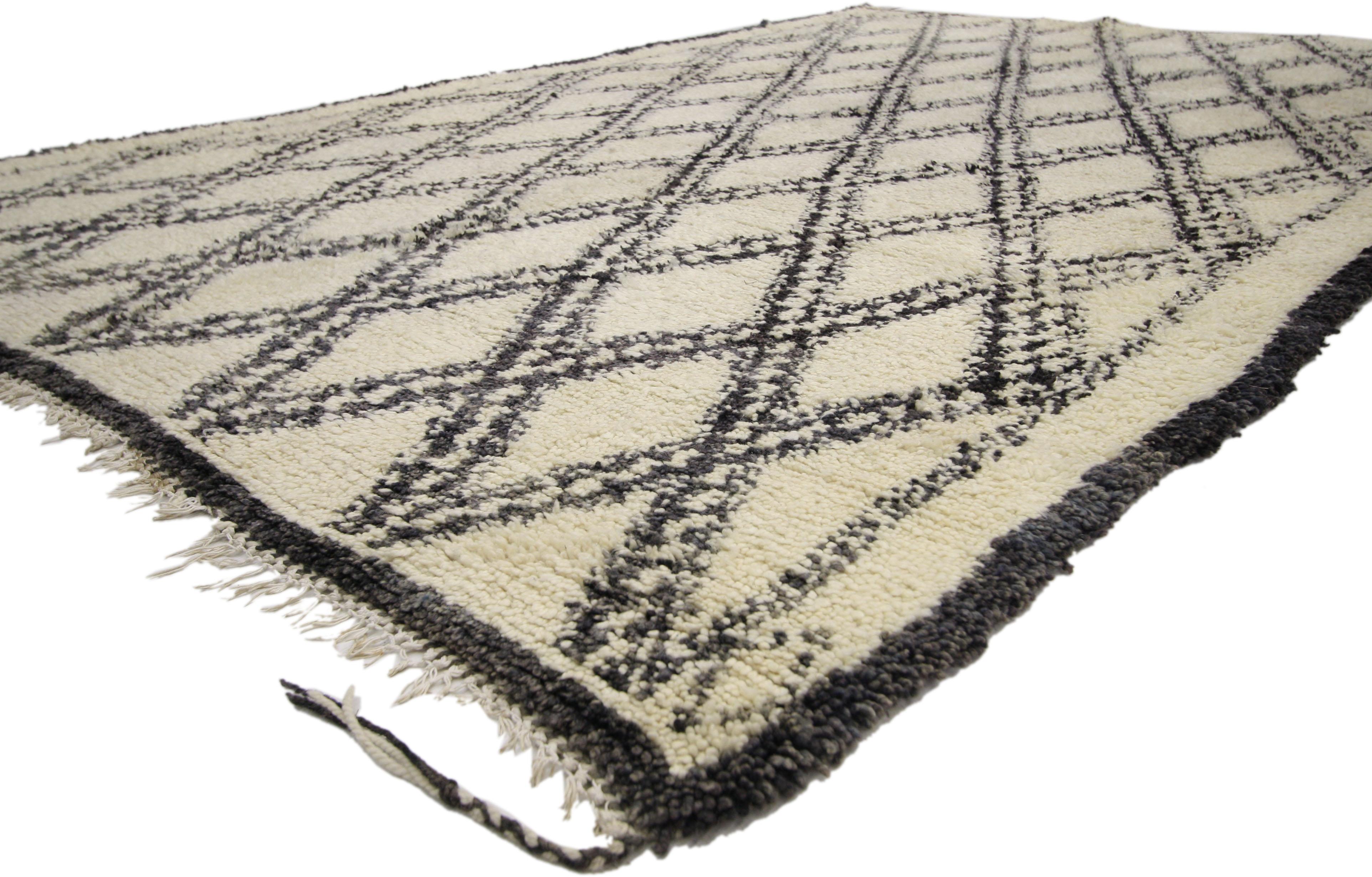 20664 Vintage Moroccan Beni Ourain Rug, 06'05 x 09'03.
This hand-knotted wool vintage Beni Ourain Moroccan rug features a lozenge trellis pattern on a neutral background. Bold, thick lines composed of squares form a diamond lattice on a field of