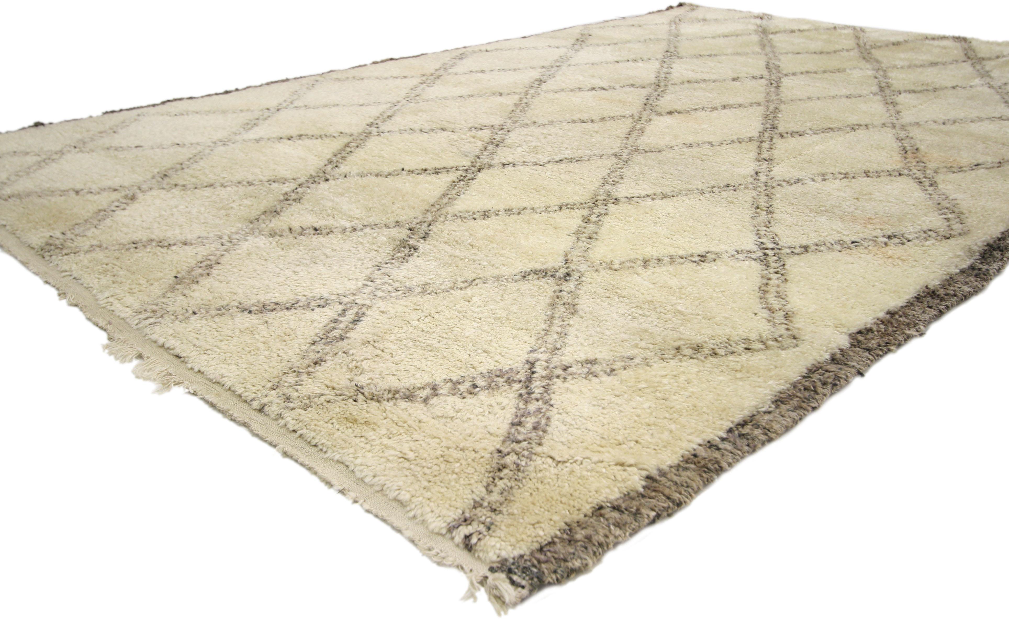 20760, vintage Beni Ourain Moroccan rug with tribal style, Beni Ourain rug. This hand knotted wool vintage Beni Ourain Moroccan rug features a lozenge trellis pattern on a neutral background. Bold, thick lines composed of squares form a diamond