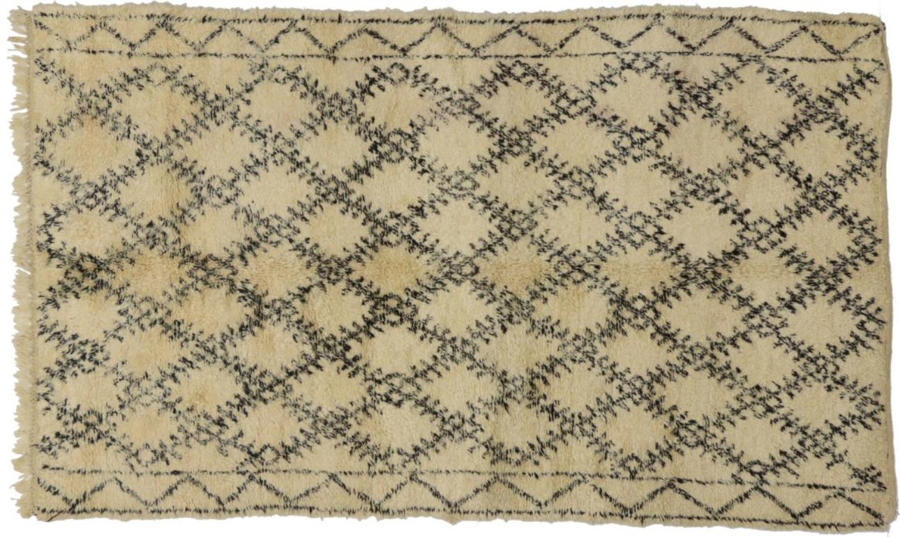 Vintage Beni Ourain Moroccan Rug with Modern Bauhaus Style, Beni Ouarain Rug In Good Condition In Dallas, TX