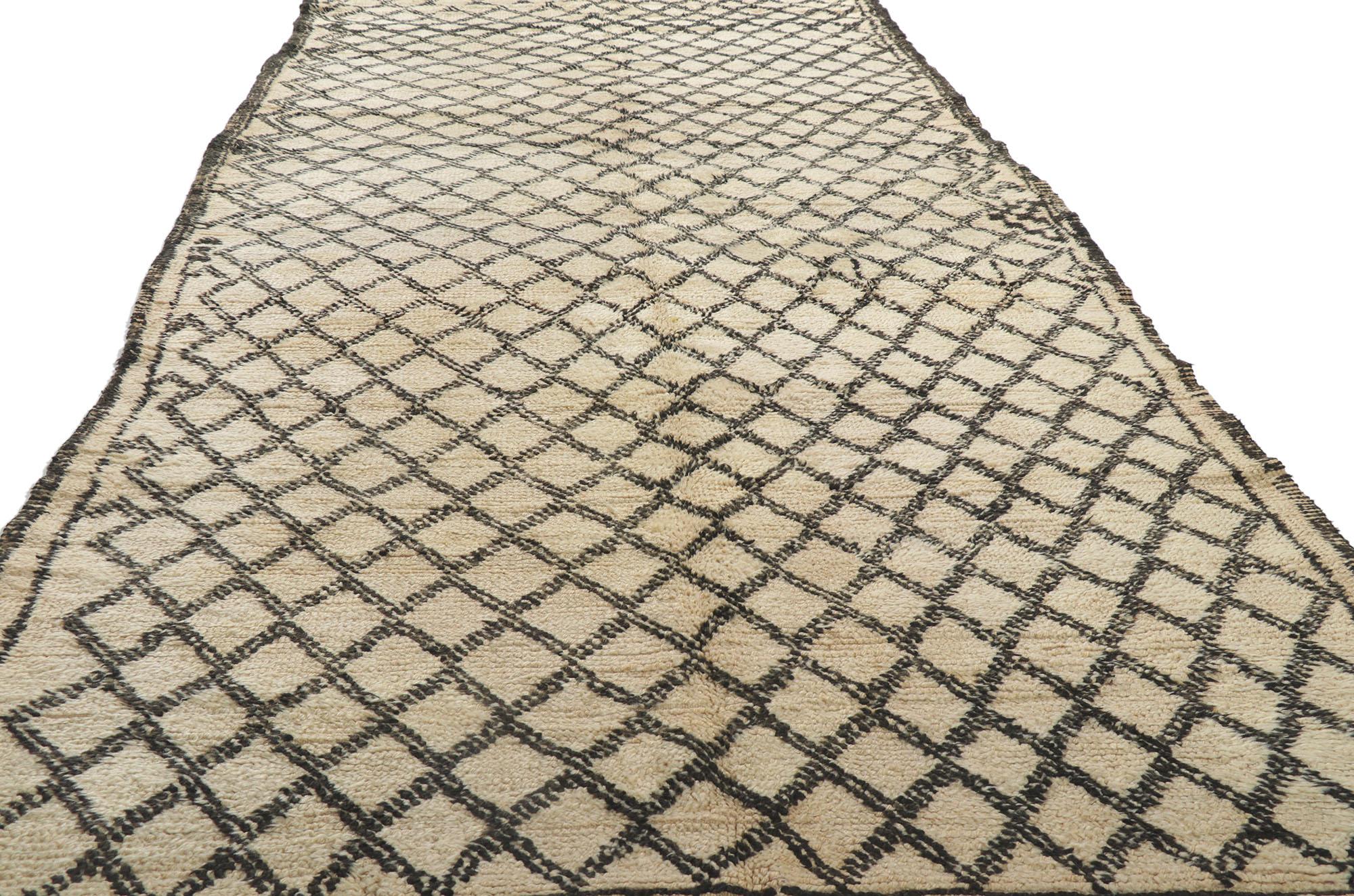 Marokkanischer Beni Ourain-Teppich im Vintage-Stil, Mid-Century Modern trifft auf Stammeskunst-Enchantment (20. Jahrhundert) im Angebot