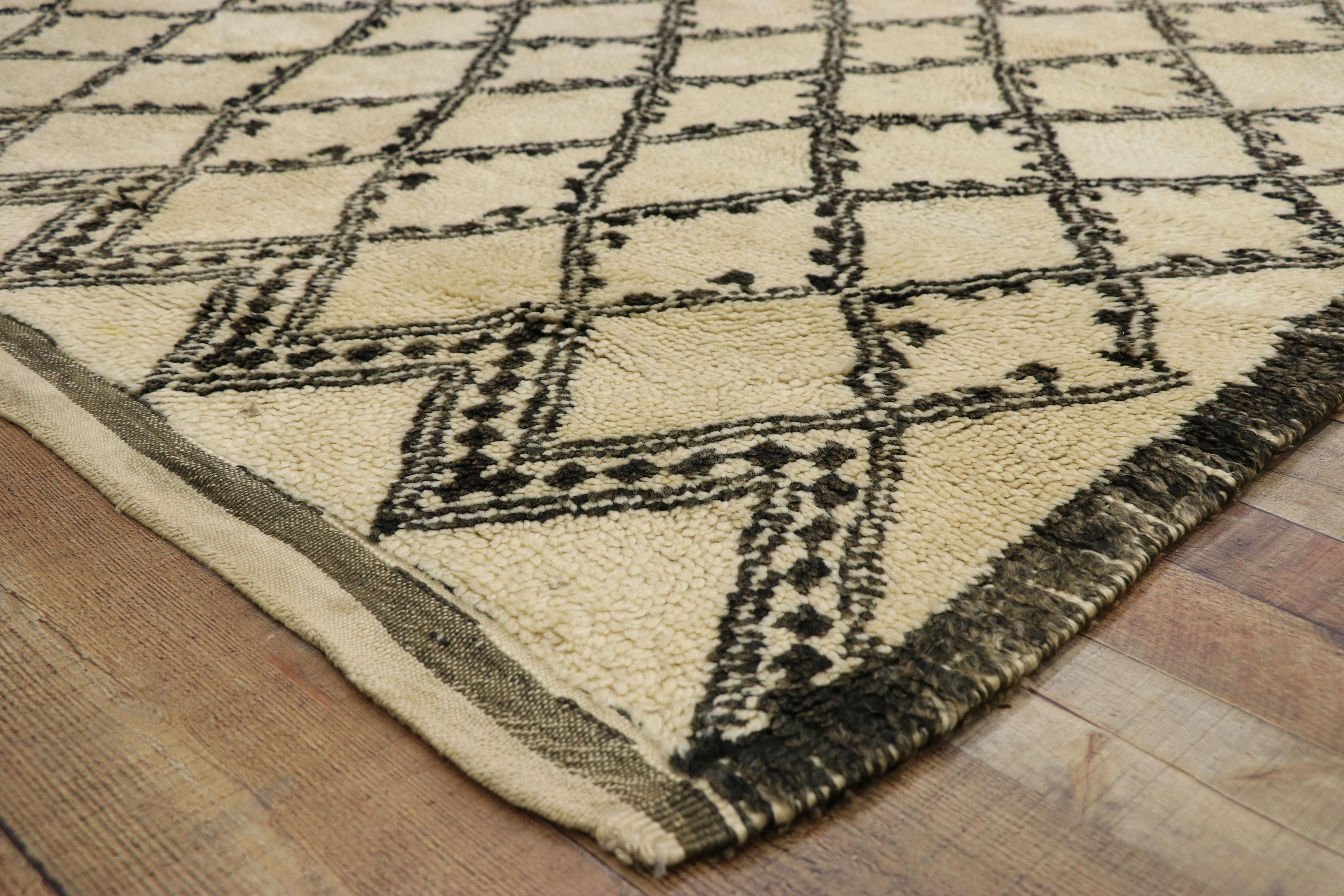 Wool Vintage Beni Ourain Rug, Berber Moroccan Rug with Mid-Century Modern Style