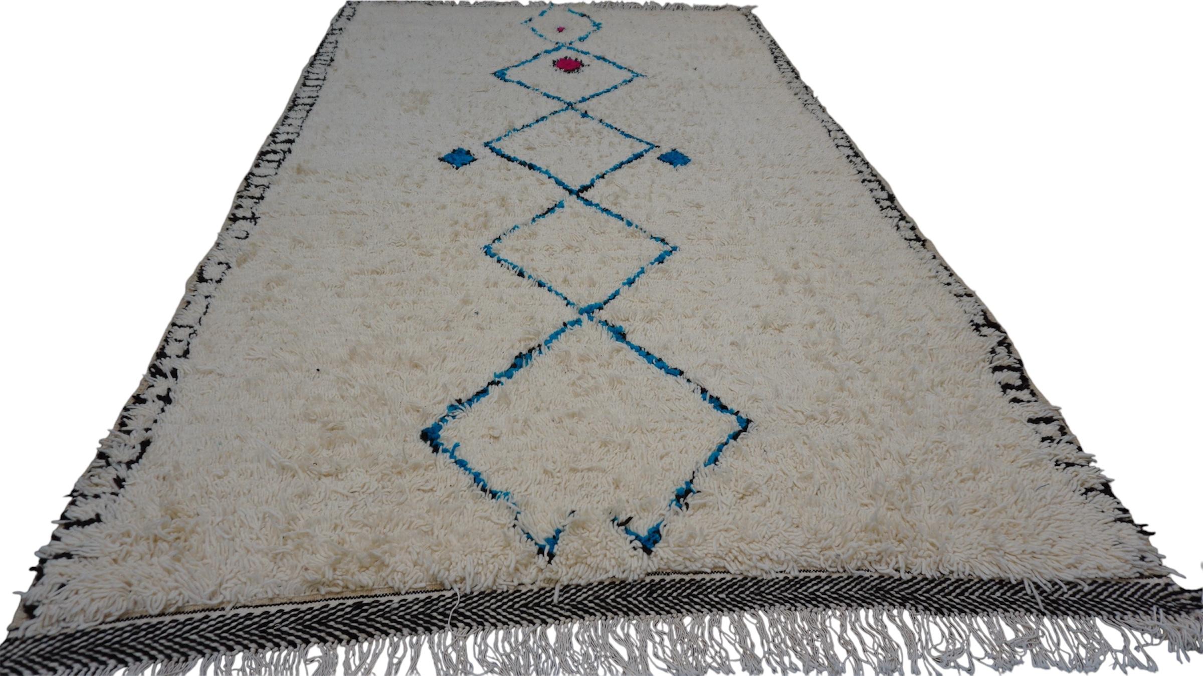 Beni Ourain Vintage Beni Ourain Teppich Blauer Wollteppich mit Motiv 5'7''x9'3'' (20. Jahrhundert) im Angebot