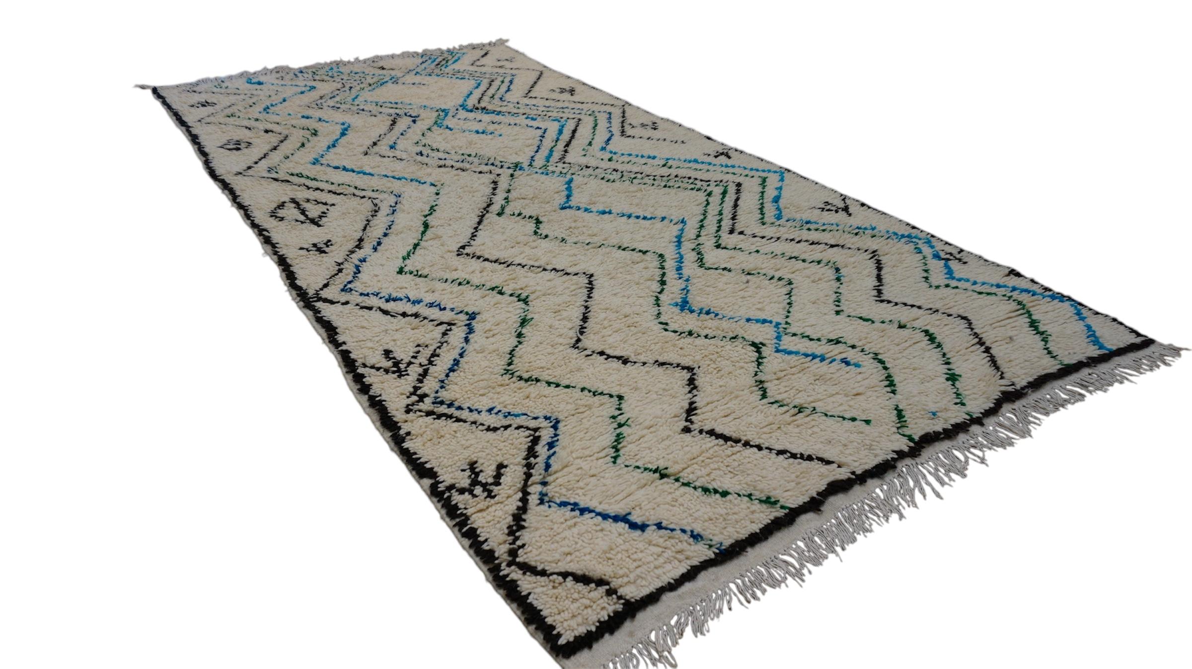 Lana Vintage Beni Ourain Rug Tappeto di lana annodato a mano 5'2''x10' in vendita