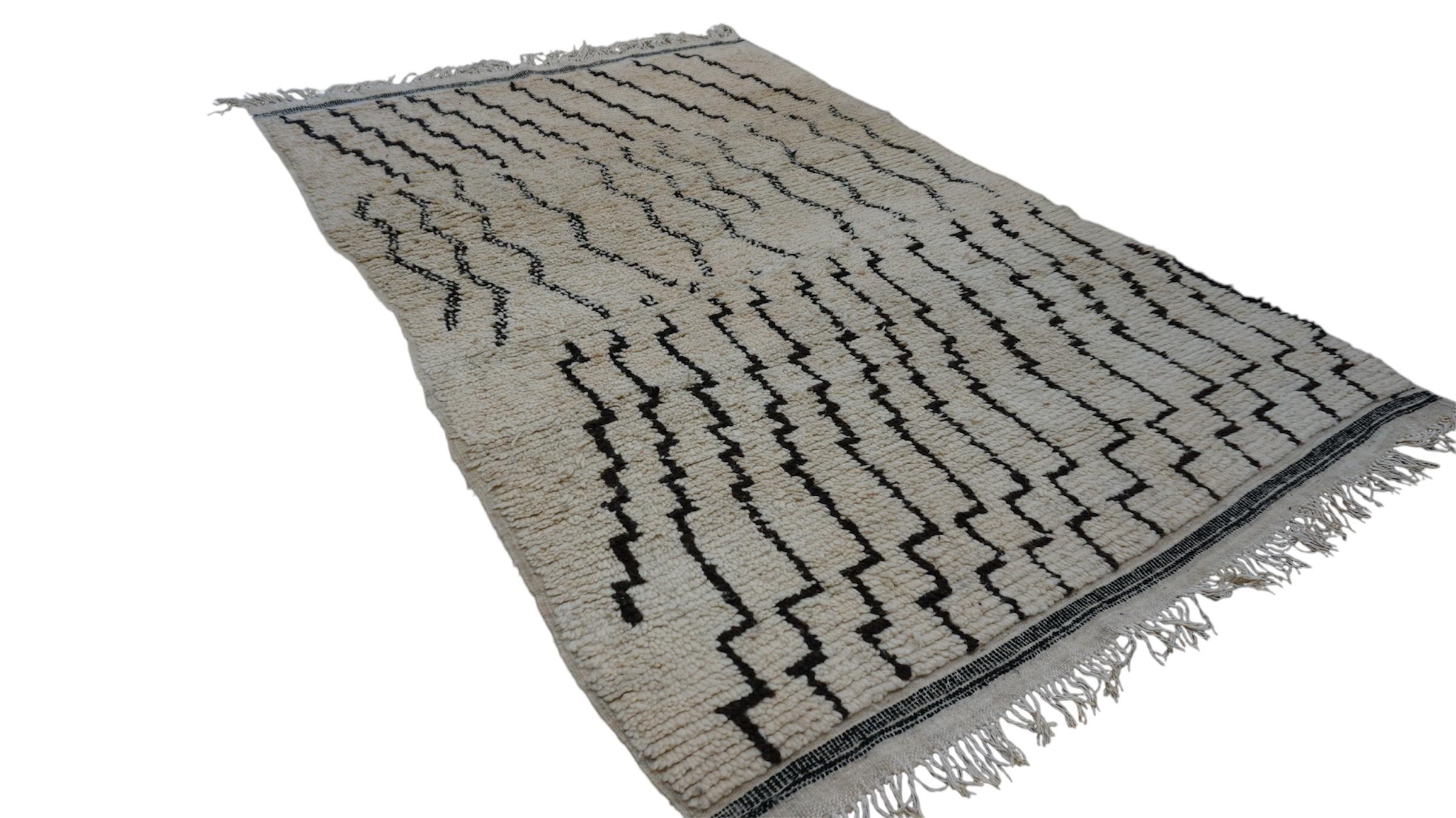 Moroccan Vintage Beni Ourain Rug Hand-Knotted Wool Rug  Ivory and Black  4'8''x7' For Sale