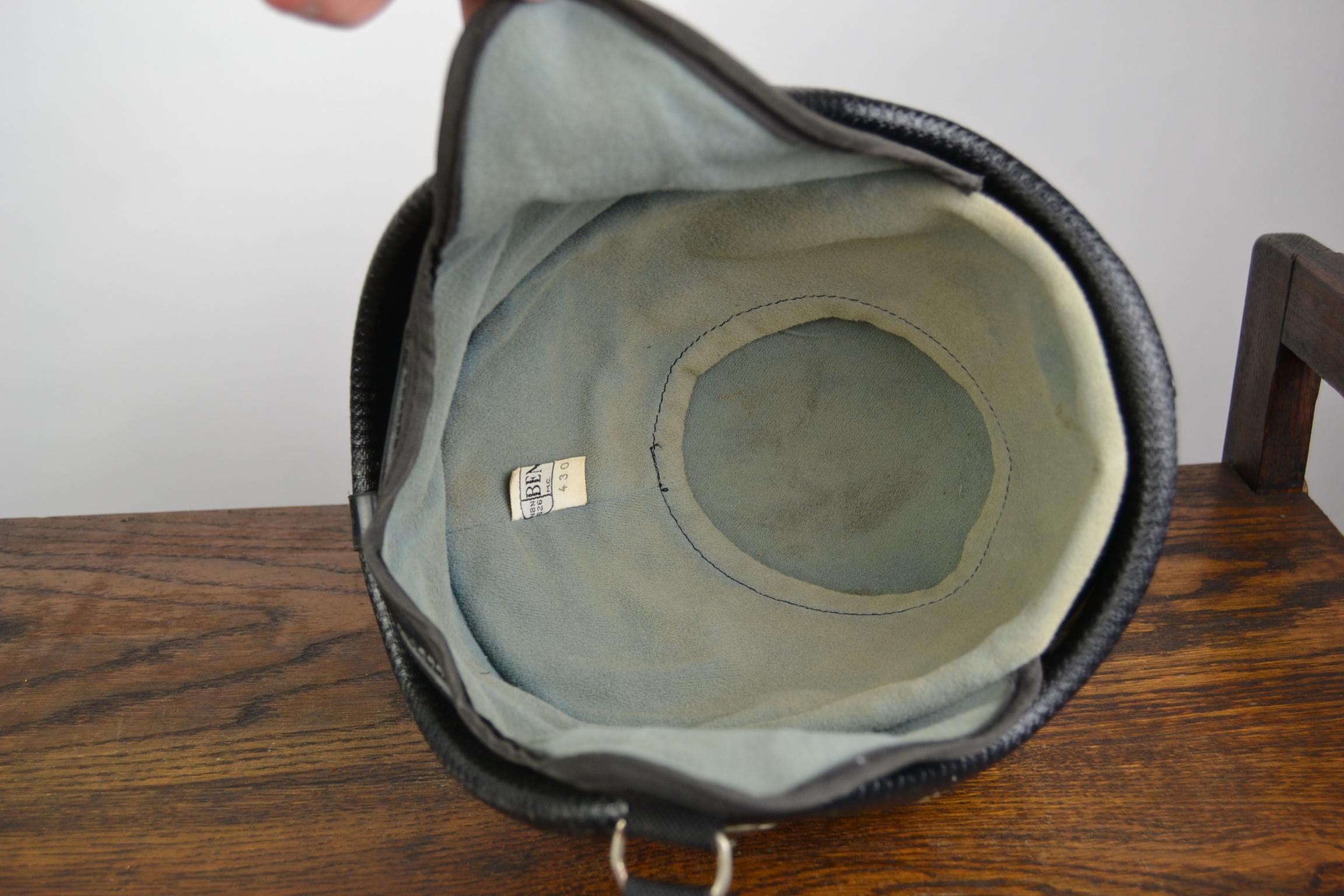Fibre de verre Vieux casque de moto Benor:: 1960s:: Belgique