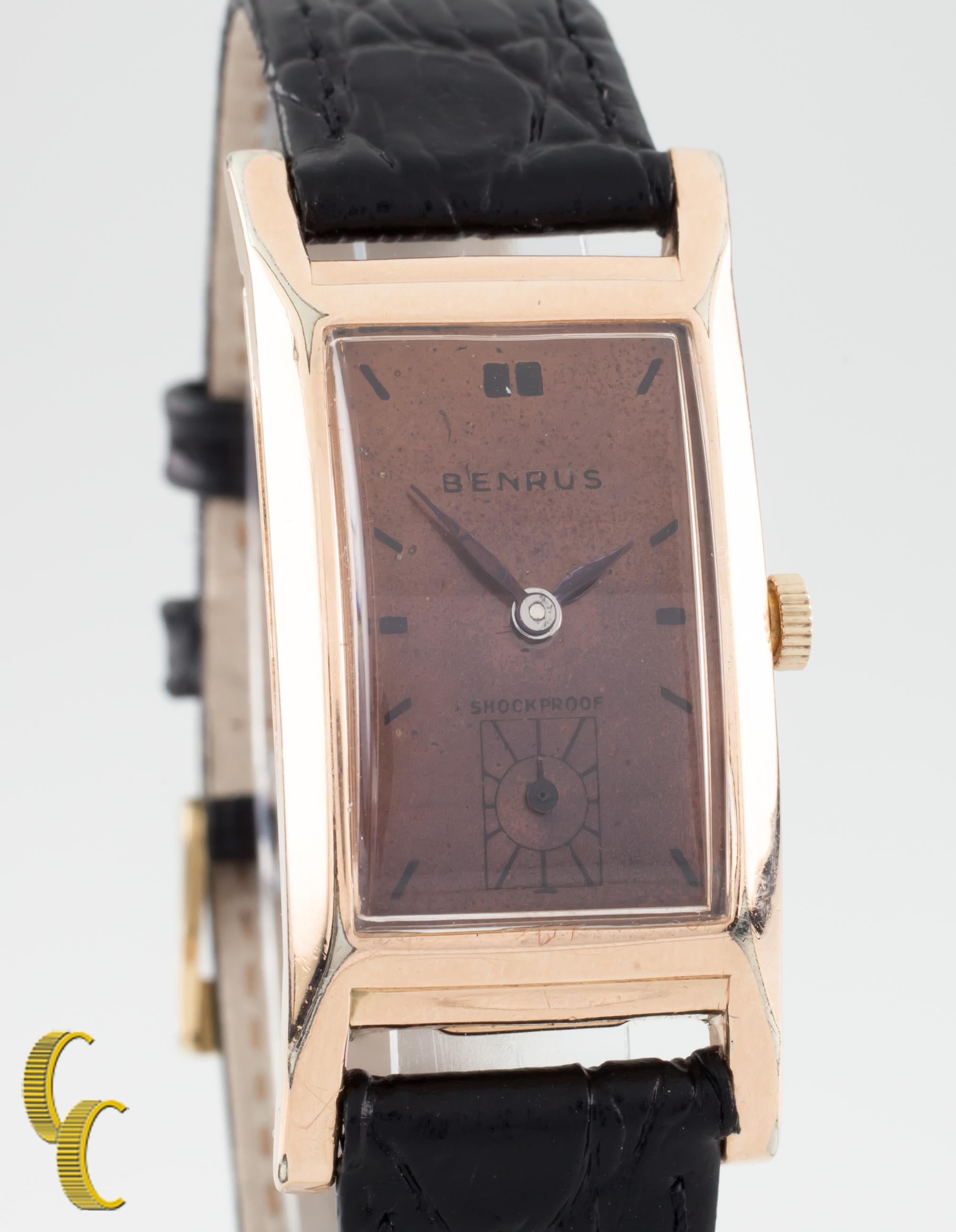 Mouvement manuel #B114.
Affaire n°578863.
Poids : 24,2 grammes.
La boîte d'origine et les documents ne sont pas inclus.
Cette montre est garantie authentique. Garantie d'un an incluse dans l'achat.

Boîtier en or rose 10k.
Dimensions : 32 x 20 mm :