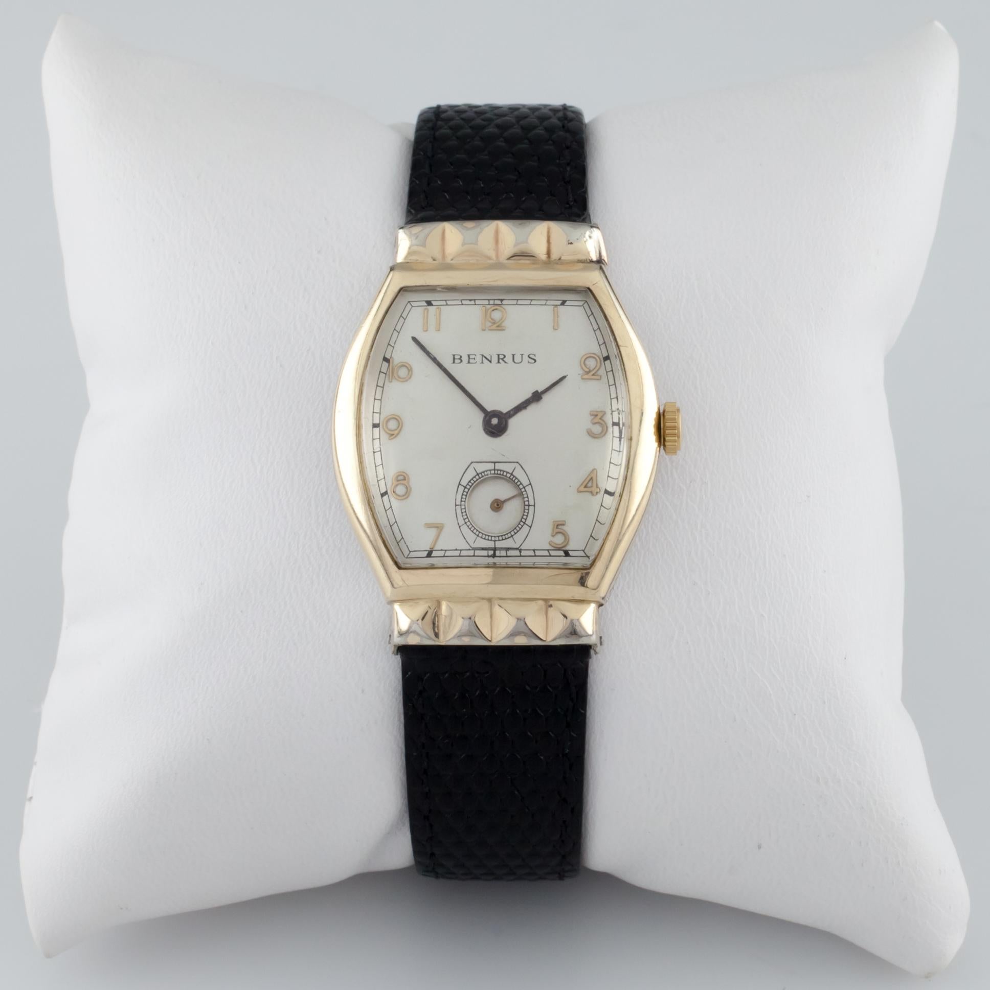 Vintage Benrus Gold geflochtene Tonneau-Uhr mit schwarzem Lederband (Art déco) im Angebot