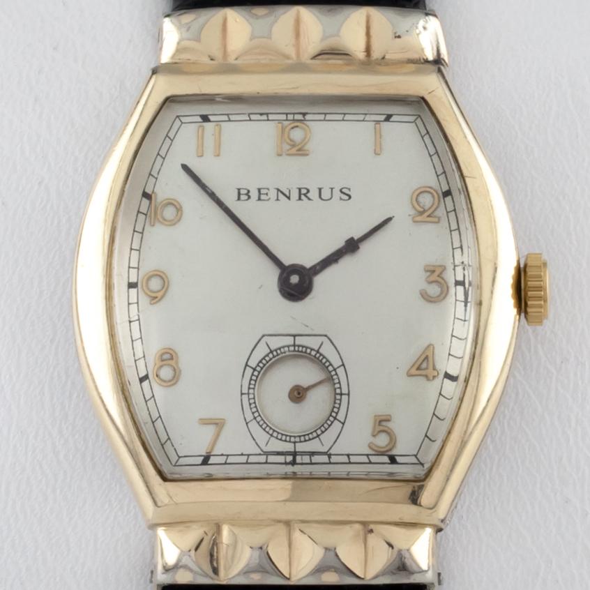 Vintage Benrus Gold geflochtene Tonneau-Uhr mit schwarzem Lederband im Zustand „Gut“ im Angebot in Van Nuys, CA