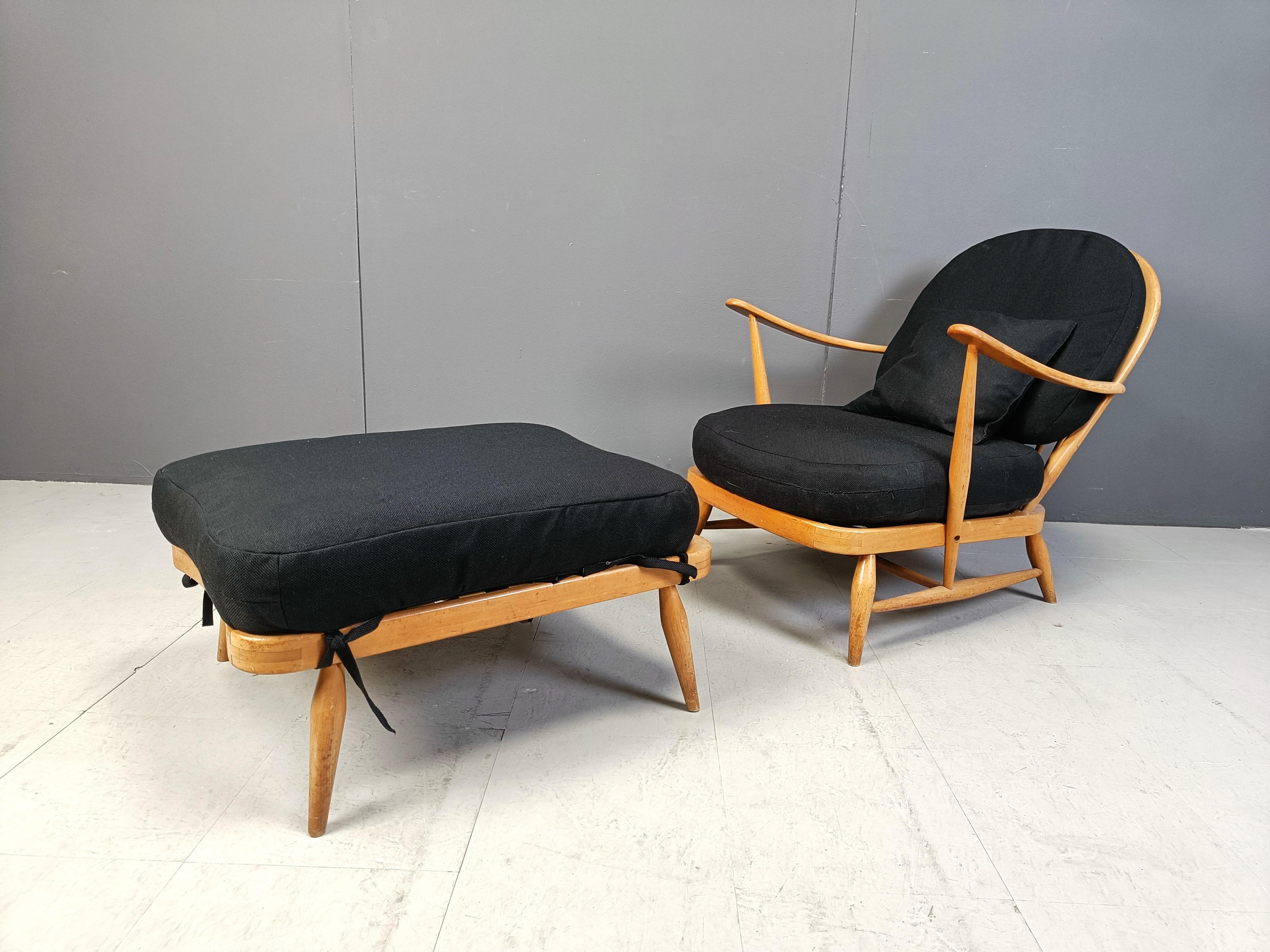 Vintage bentwood armchair and footstool by Ercol, 1960s In Good Condition In Leuven, Vlaams Gewest