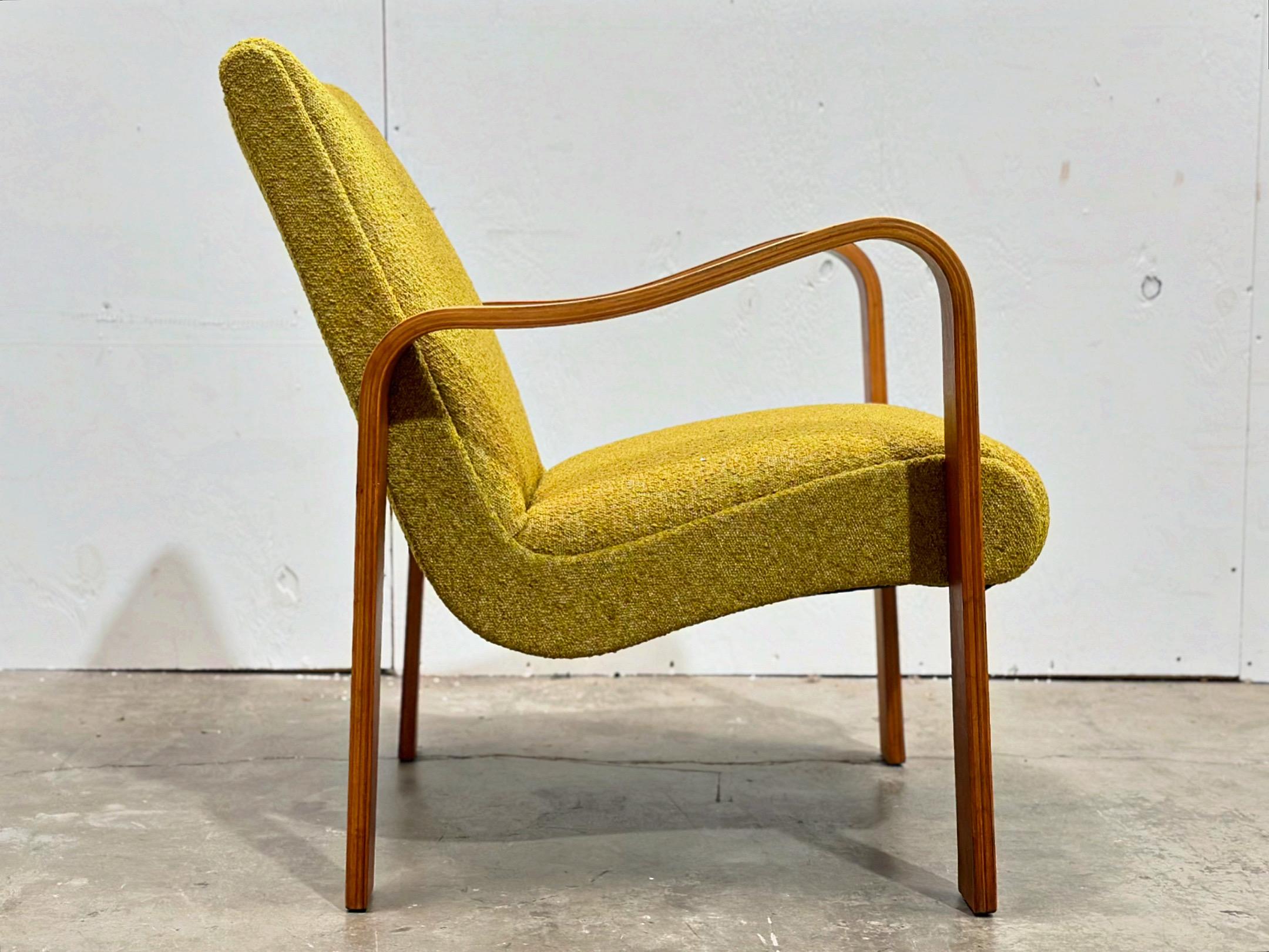 Vintage midcentury modern bentwood armchair by Thonet. Laminated bent birch wood frame has been fully restored. All new foam, strapping and nubby soft yellow green boucle.
Clean and ready for immediate use.



**please ask about reduced rate