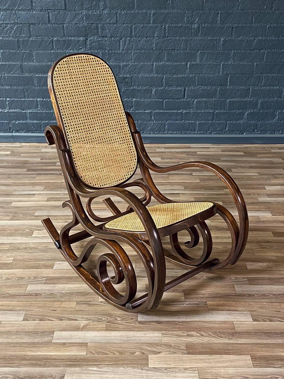 Condition: Original Vintage Condition

Materials: Bentwood, Original Cane
Style: American Rattan