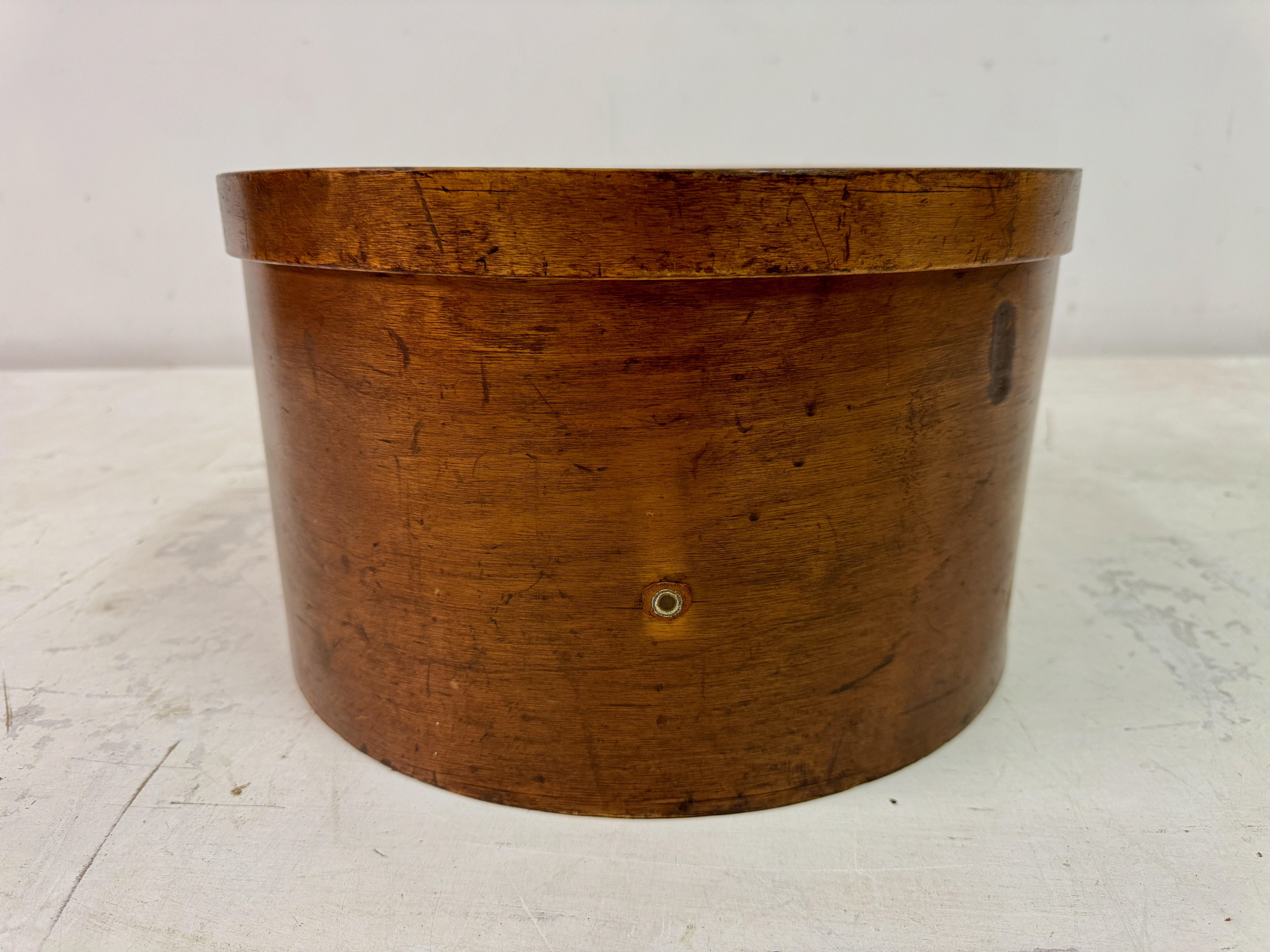 Caja para sombreros vintage de madera curvada Madera curvada en venta